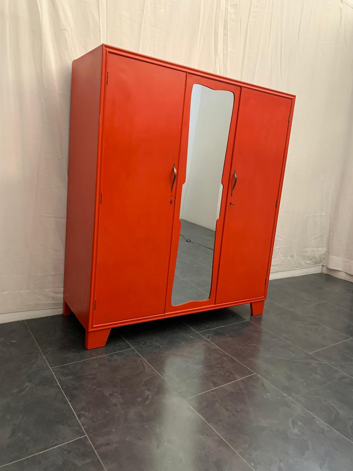 Art Deco Coral Red Cabinet, 1930s In Good Condition For Sale In Montelabbate, PU