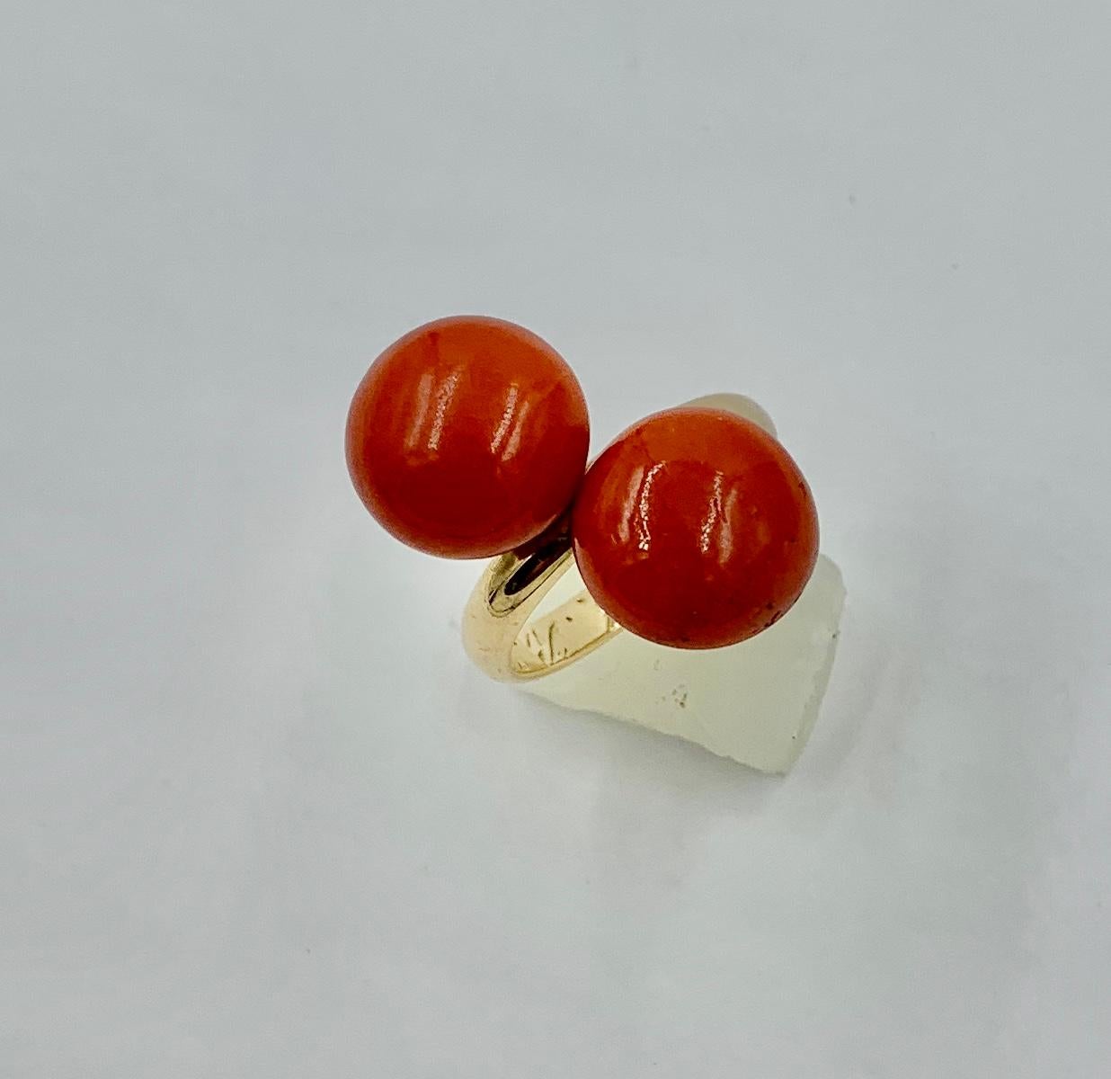 Art Deco Coral Ring 14 Karat Gold Red Salmon Coral Cabochon, 1924 For Sale 6