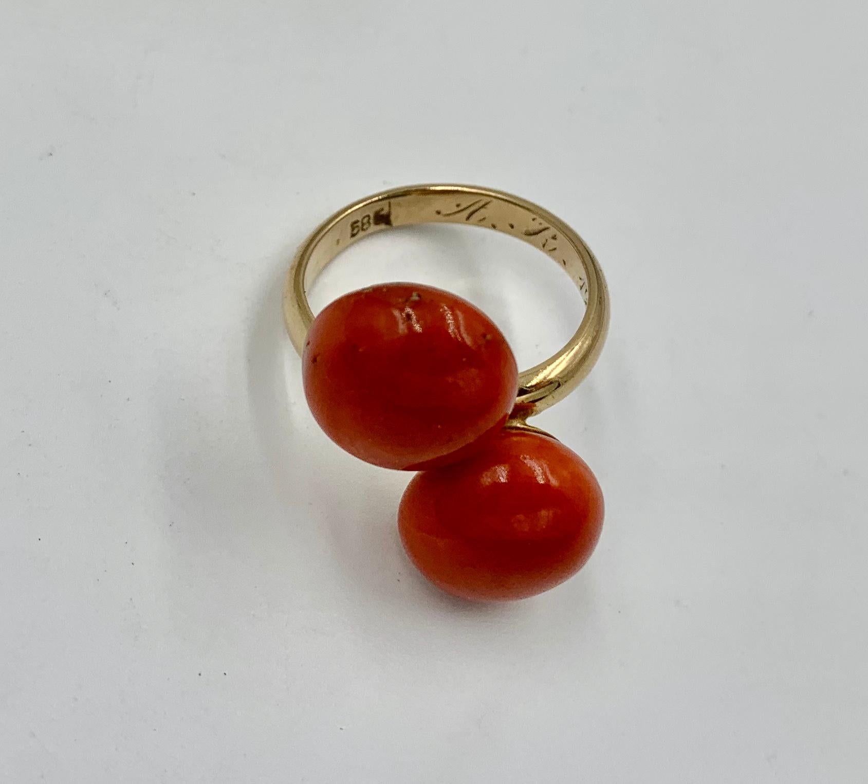 Women's Art Deco Coral Ring 14 Karat Gold Red Salmon Coral Cabochon, 1924 For Sale