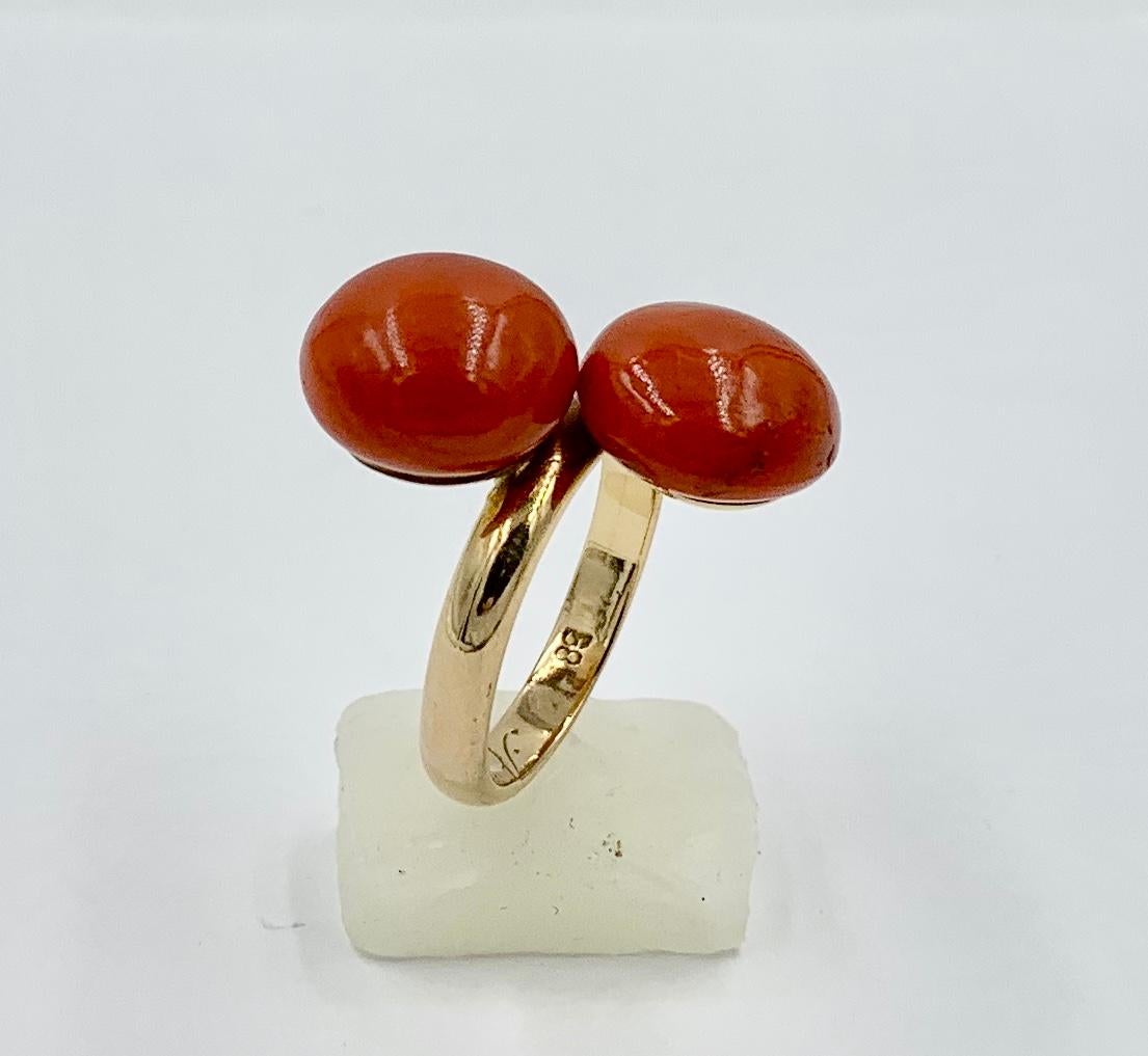 Art Deco Coral Ring 14 Karat Gold Red Salmon Coral Cabochon, 1924 For Sale 1