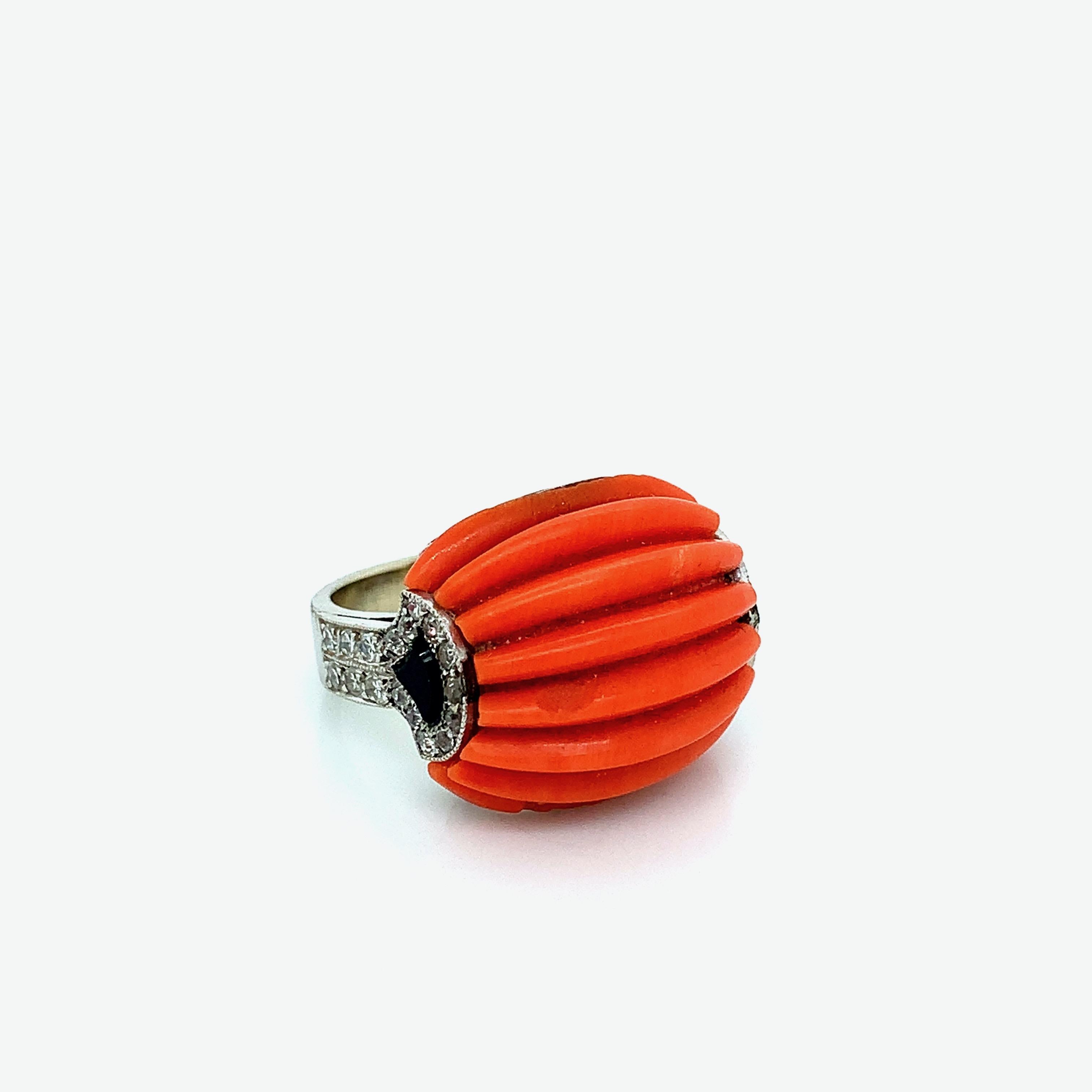 An art deco diamond coral ring. Made in Roma. Total weight: 9.9 grams. Size 6.