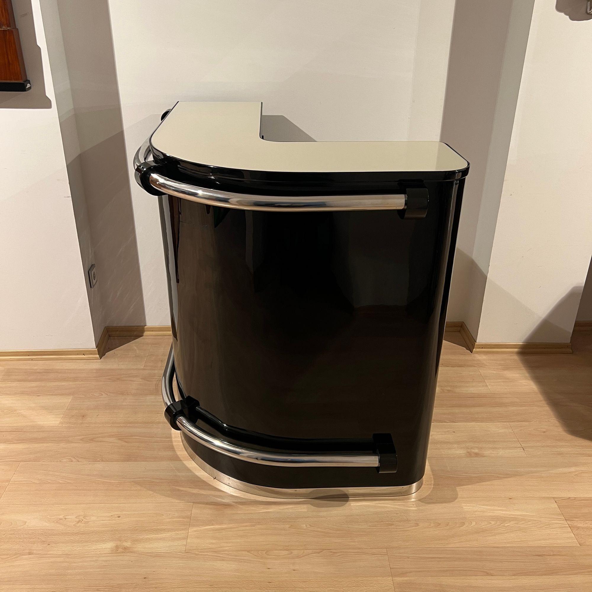 Art Deco Eckbar mit 4 Hockern, schwarzer Lack, cremefarbenes Glas, Frankreich um 1930 im Angebot 2