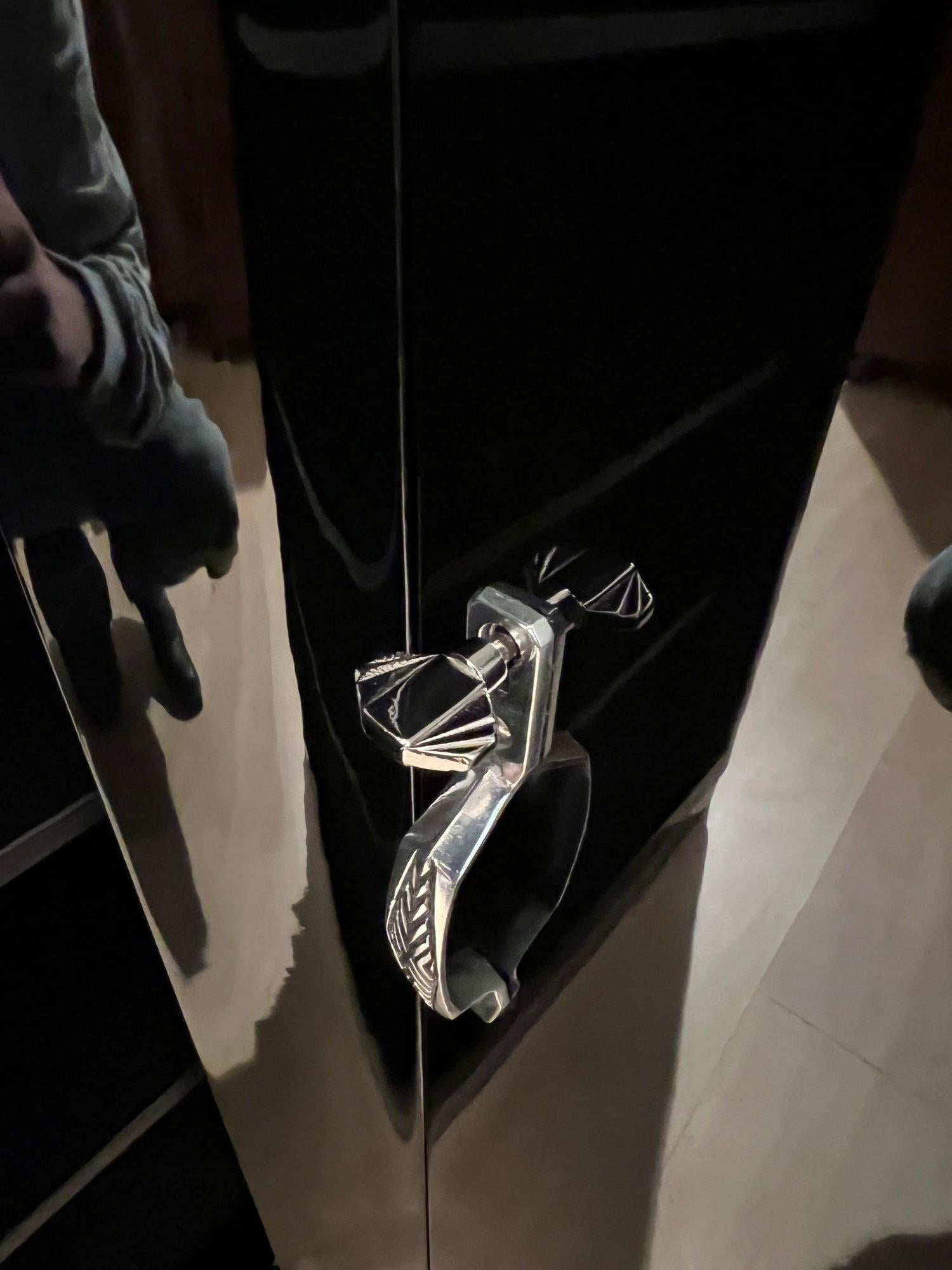 Art Deco Eckbar mit 4 Hockern, schwarzer Lack, cremefarbenes Glas, Frankreich um 1930 im Angebot 8