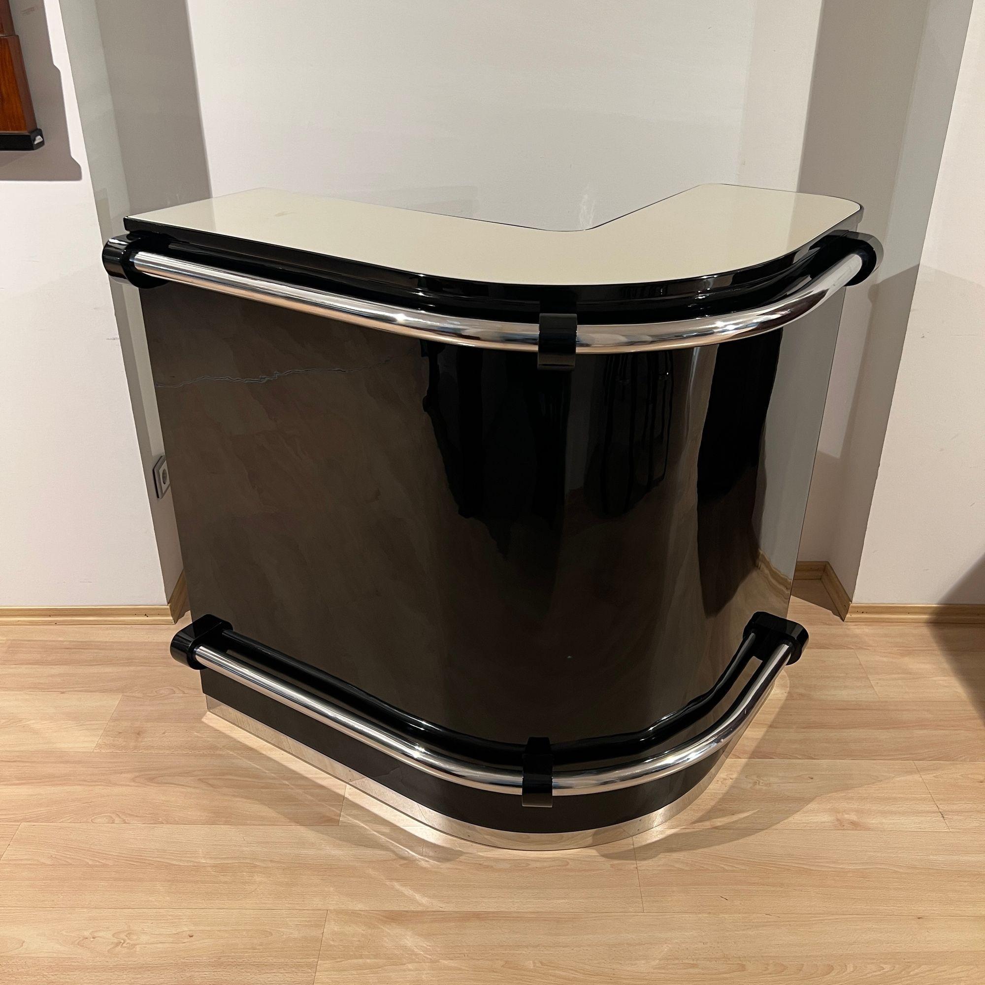 Art Deco Eckbar mit 4 Hockern, schwarzer Lack, cremefarbenes Glas, Frankreich um 1930 (Art déco) im Angebot