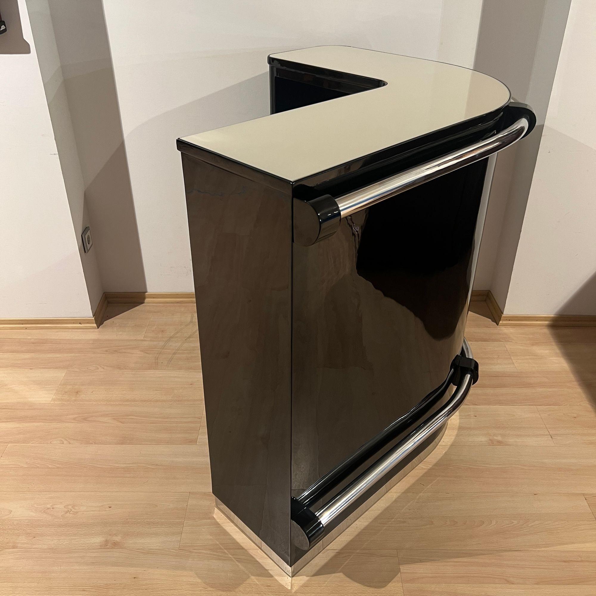 Art Deco Eckbar mit 4 Hockern, schwarzer Lack, cremefarbenes Glas, Frankreich um 1930 (Poliert) im Angebot