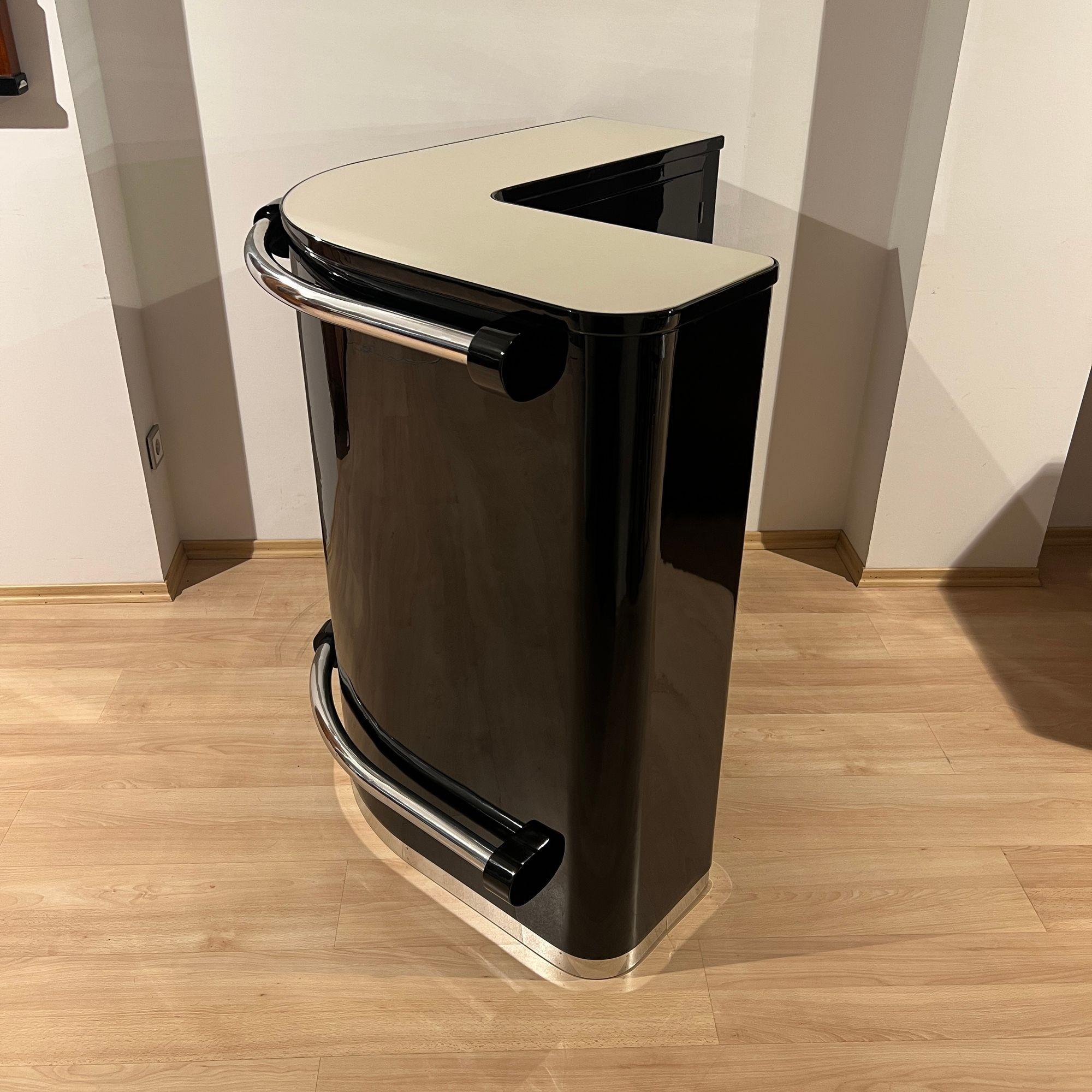 Art Deco Eckbar mit 4 Hockern, schwarzer Lack, cremefarbenes Glas, Frankreich um 1930 im Angebot 1