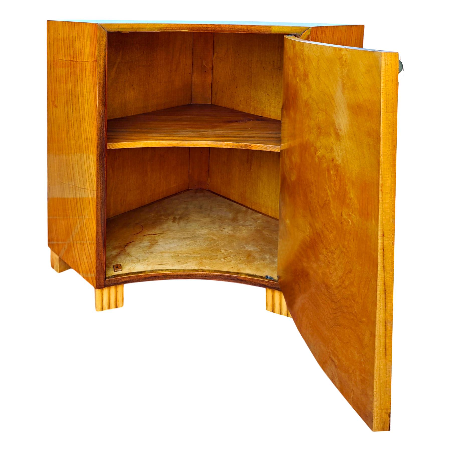 Art Deco corner cabinet – Sweden 1930 In Good Condition For Sale In Girona, Girona