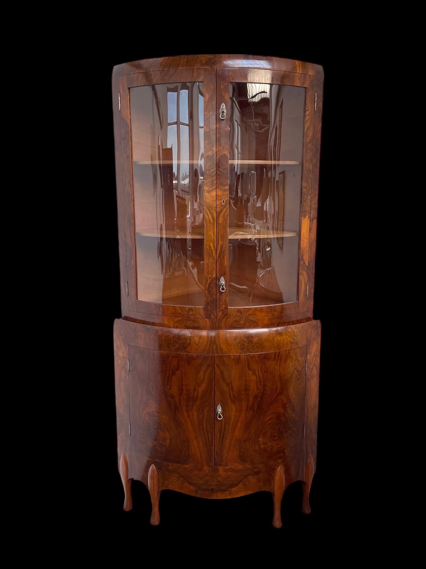 Art Deco Corner Display Cabinet by Maurice Adams In Good Condition For Sale In Lee-On-The-Solent, GB
