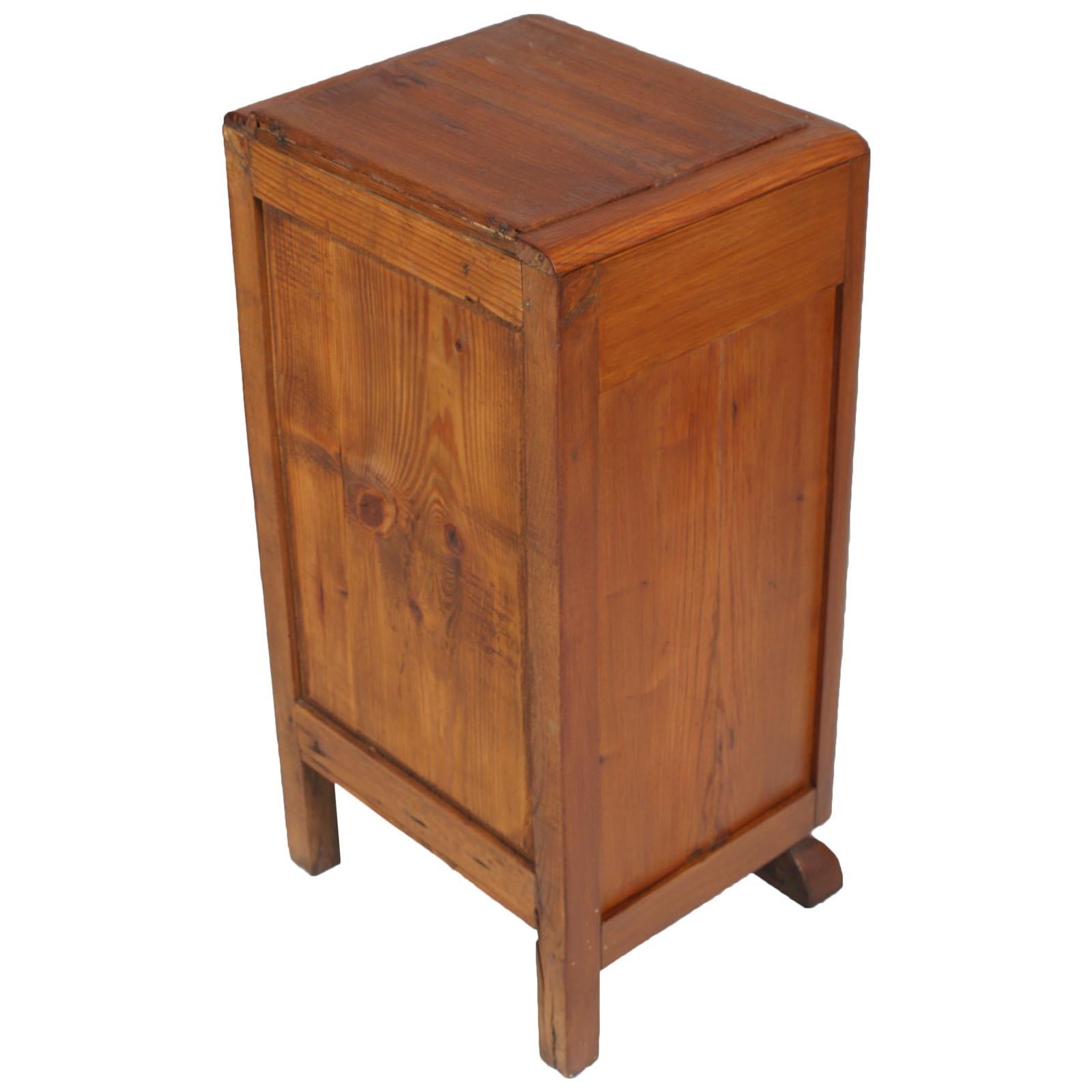 Art Deco Country Bedside Table Nightstand in Pine, Restored and Polished to Wax In Good Condition For Sale In Vigonza, Padua