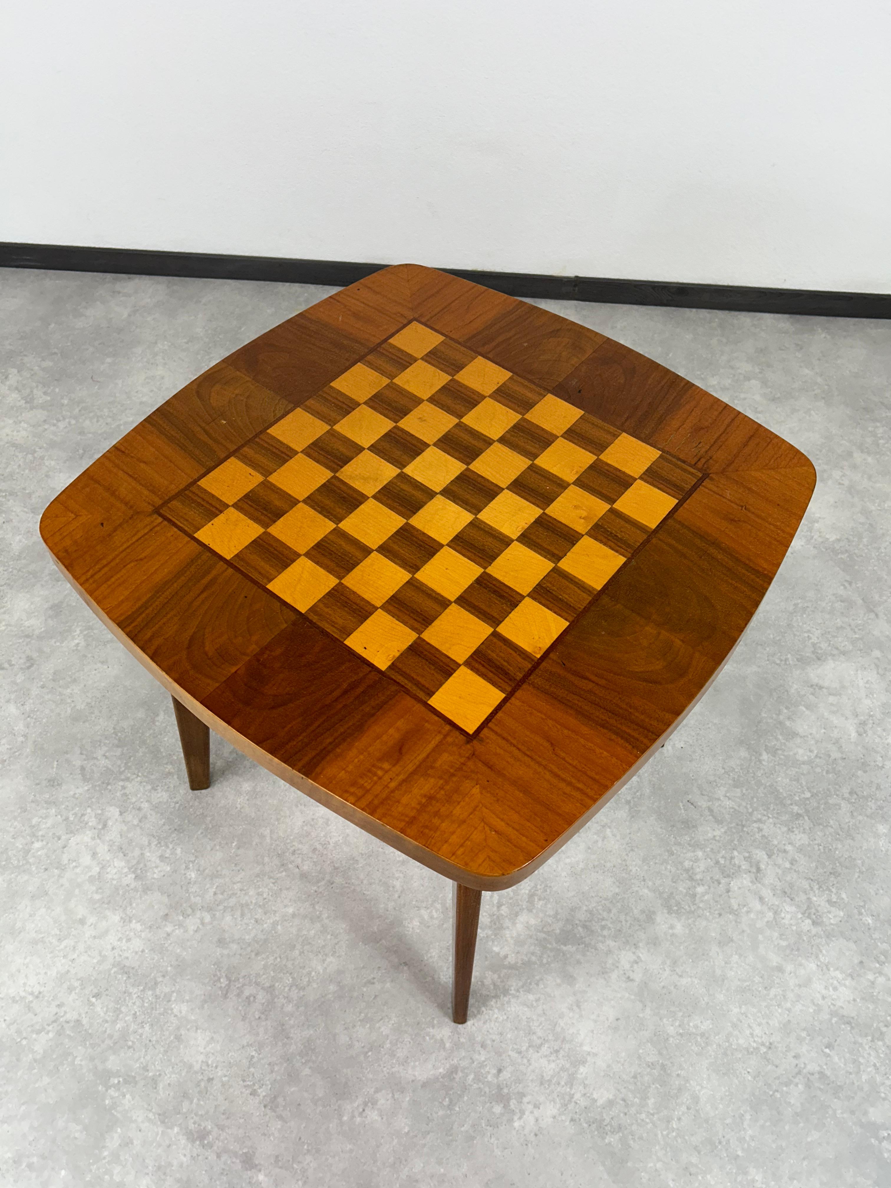 Mesa cangrejo art déco con tablero de ajedrez de Jidřich Halabala Moderno de mediados de siglo en venta