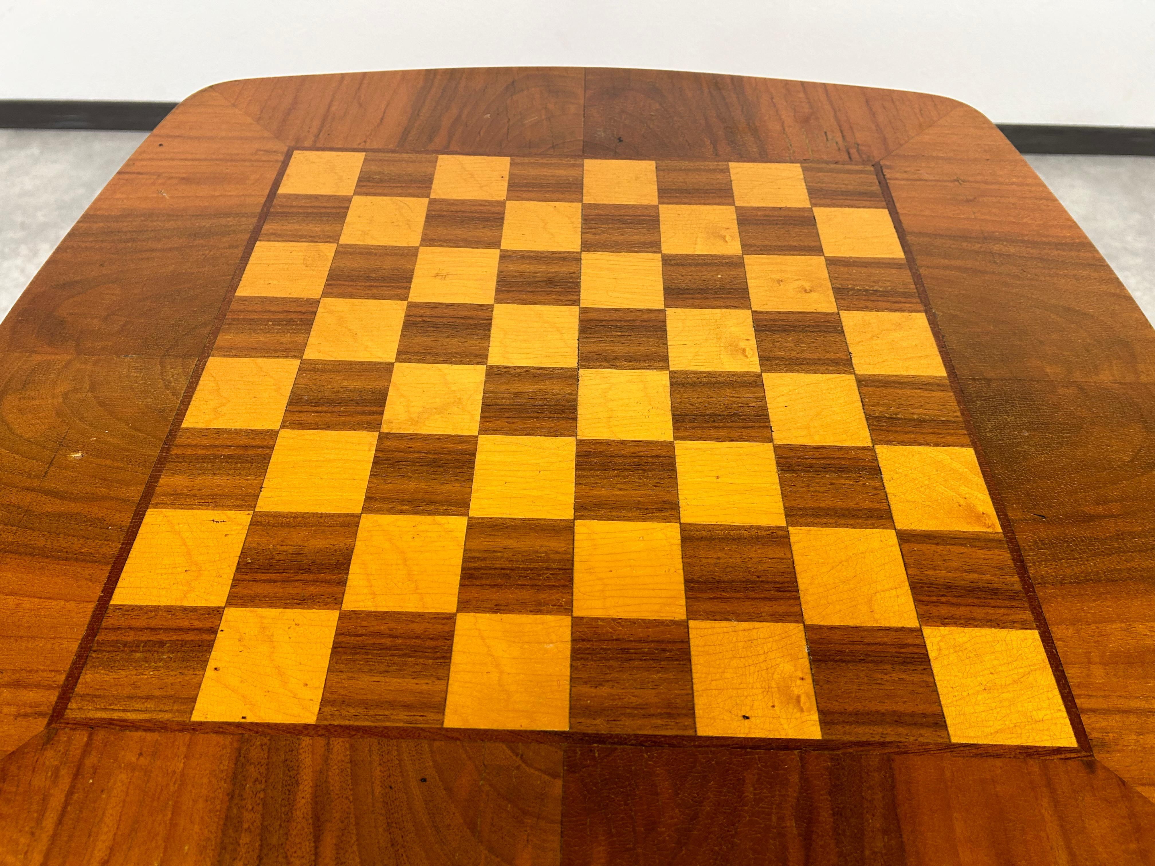 Mesa cangrejo art déco con tablero de ajedrez de Jidřich Halabala en Bueno estado para la venta en Banská Štiavnica, SK