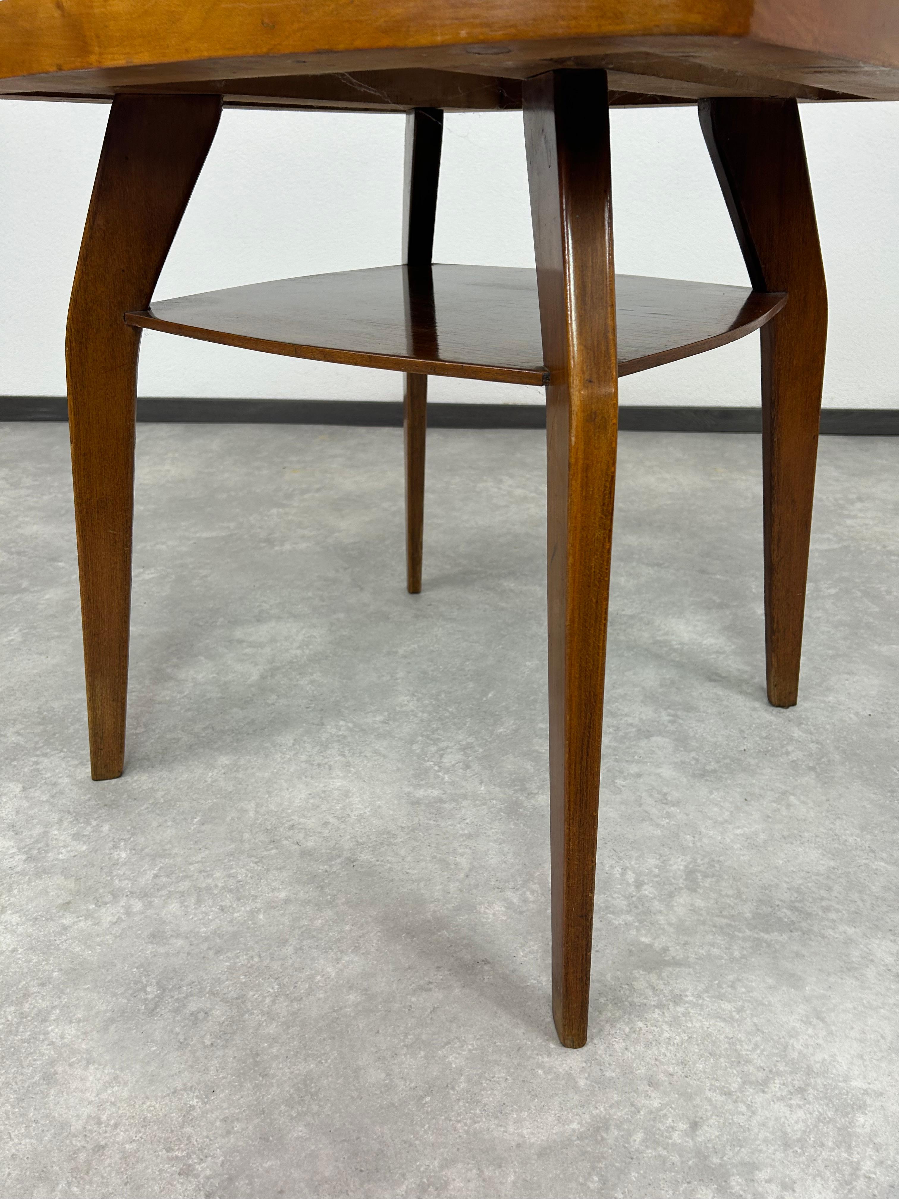 Mesa cangrejo art déco con tablero de ajedrez de Jidřich Halabala mediados del siglo XX en venta