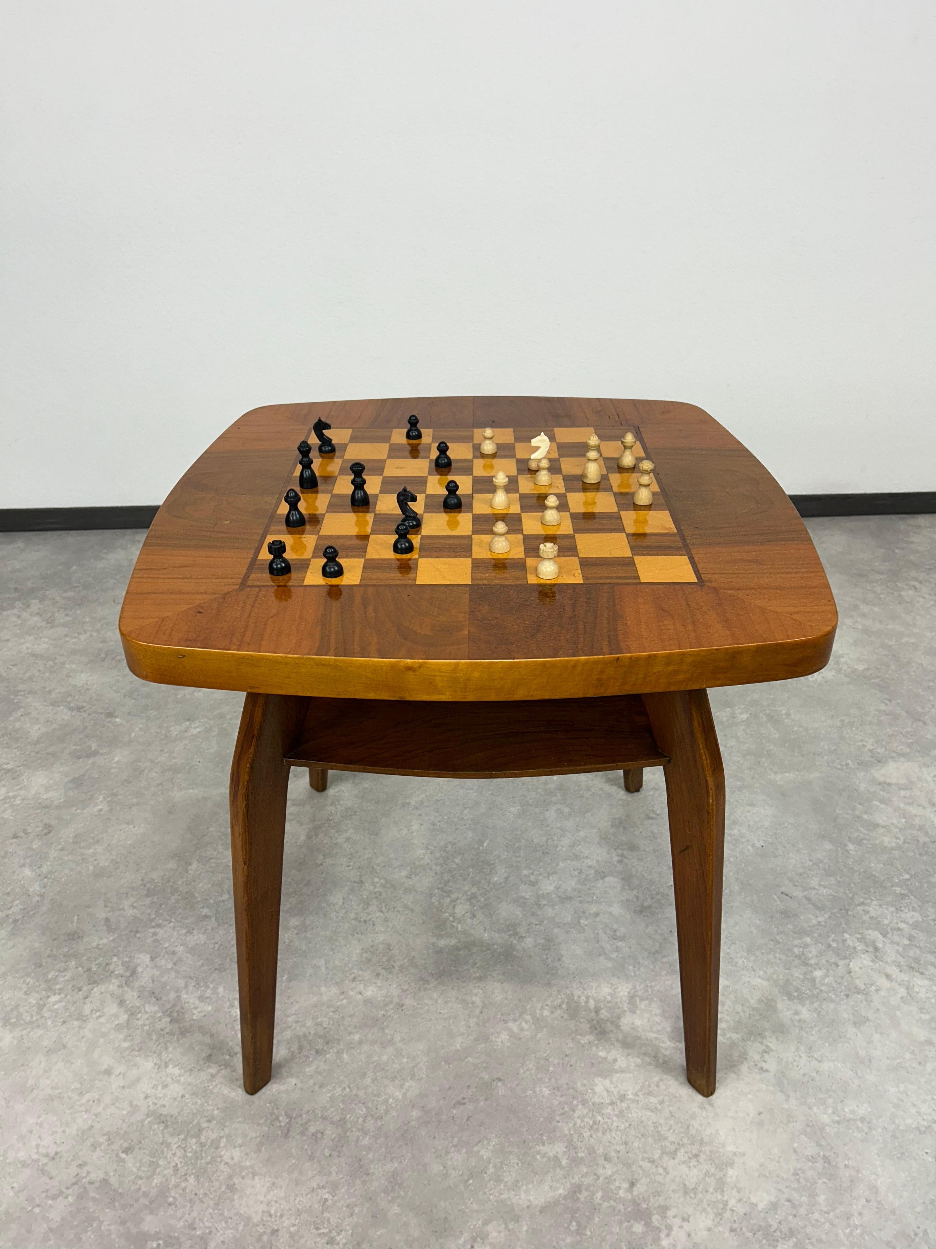 Mesa cangrejo art déco con tablero de ajedrez de Jidřich Halabala en venta 2