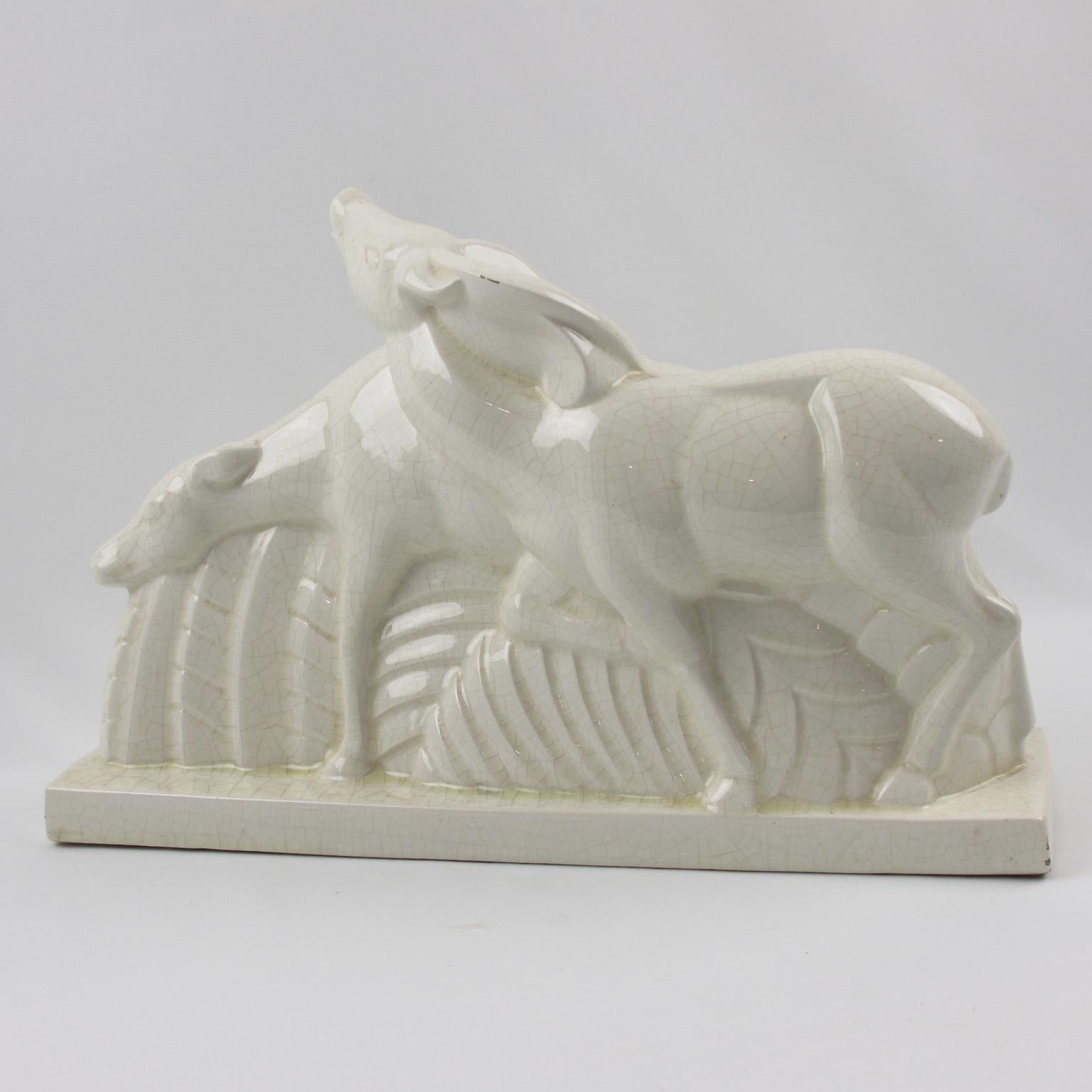 Escultura Art Decó de cerámica craquelada de ciervo antílope de Charles Lemanceau, años 20 principios del siglo XX en venta