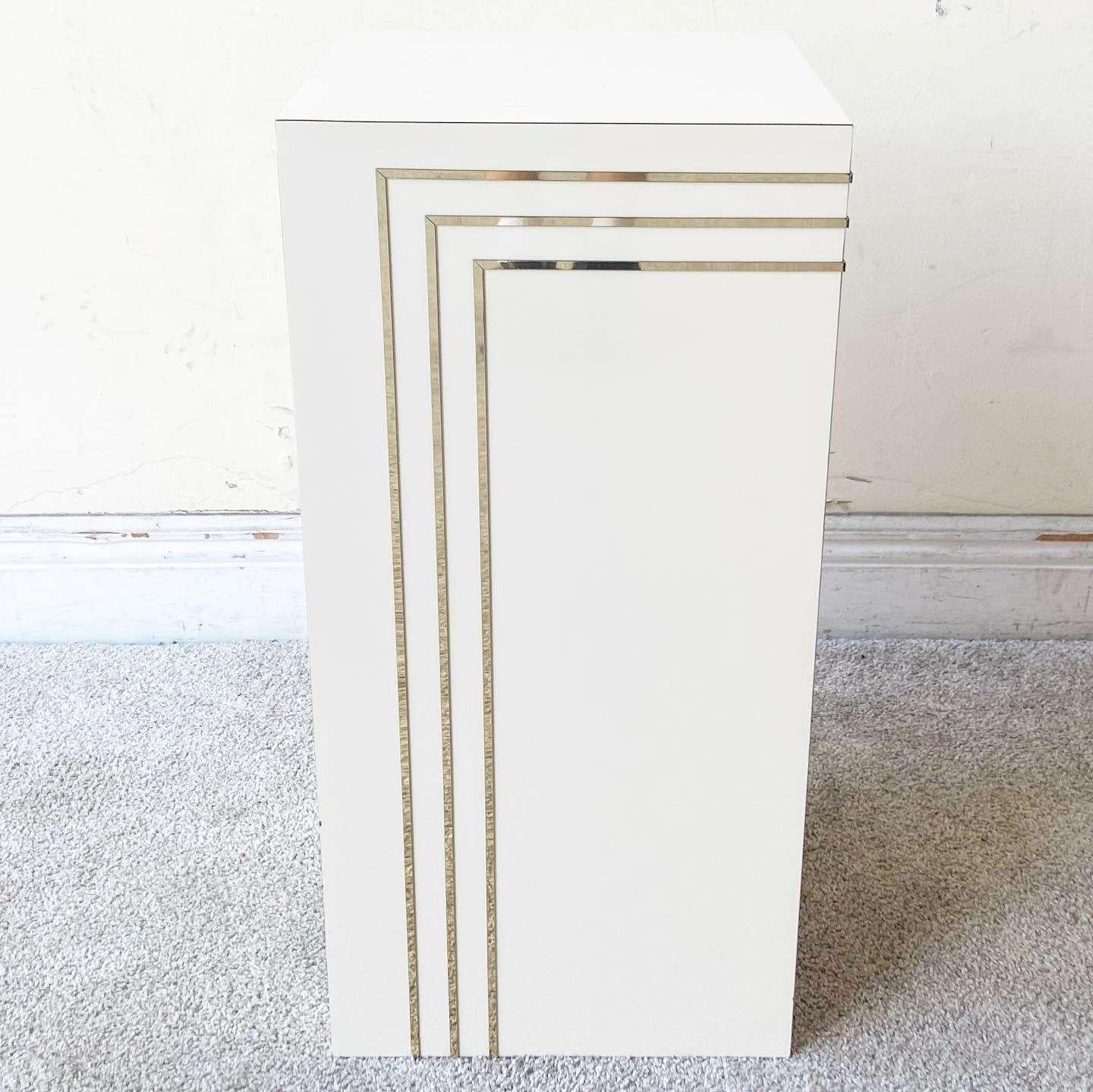 Late 20th Century Art Deco Cream Lacquer Laminate Pedestal With Gold Accents For Sale