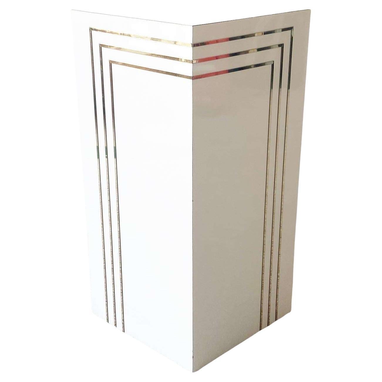 Art Deco Cream Lacquer Laminate Pedestal With Gold Accents For Sale