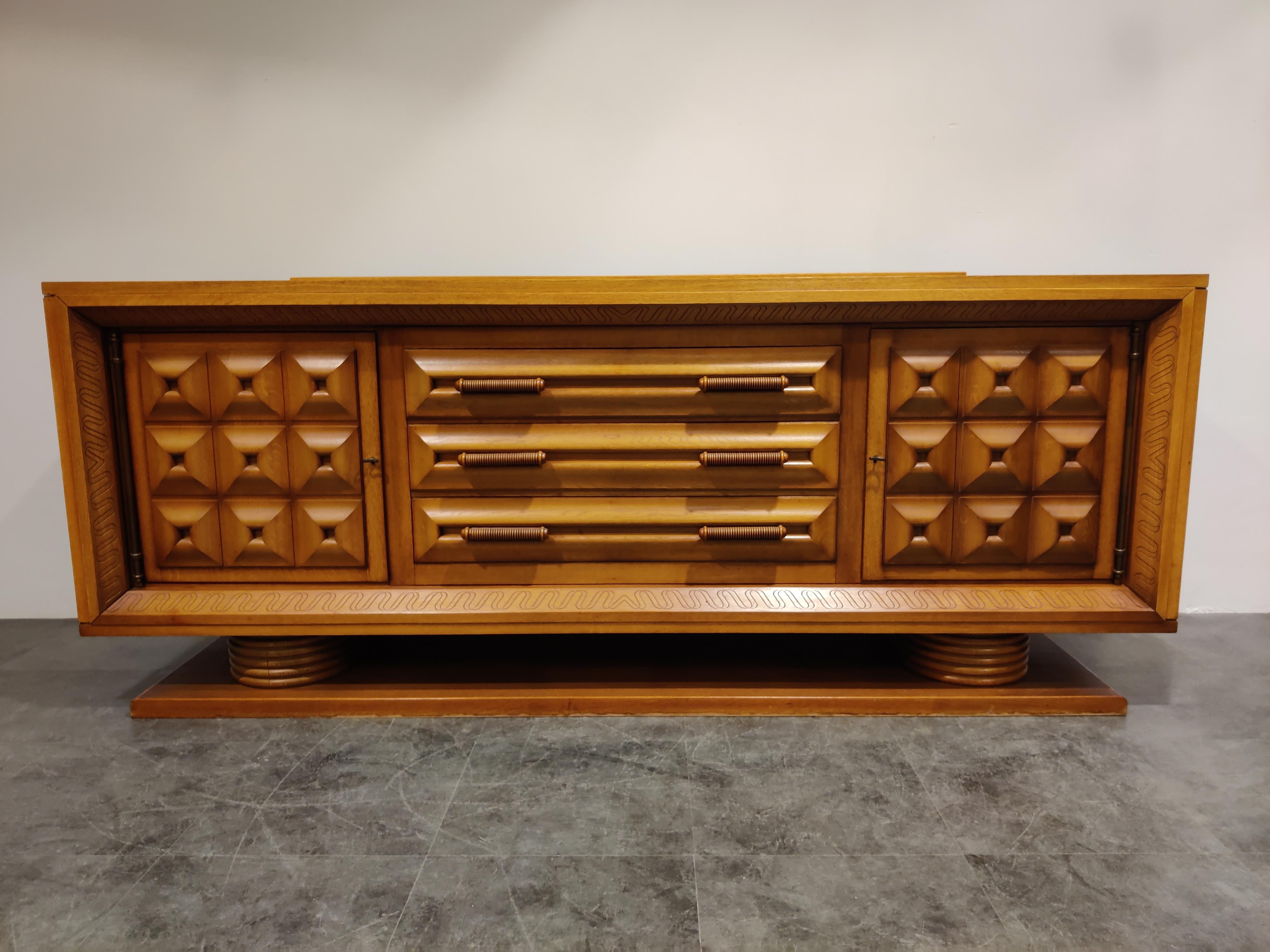 Exquisite Art Deco sideboard or credenza manufactured by French furniture maker Charles Dudouyt, one of the best first half of the 20th century French furniture makers.

For Brutalist design enthusiasts, this might just be perfect.

Spring like