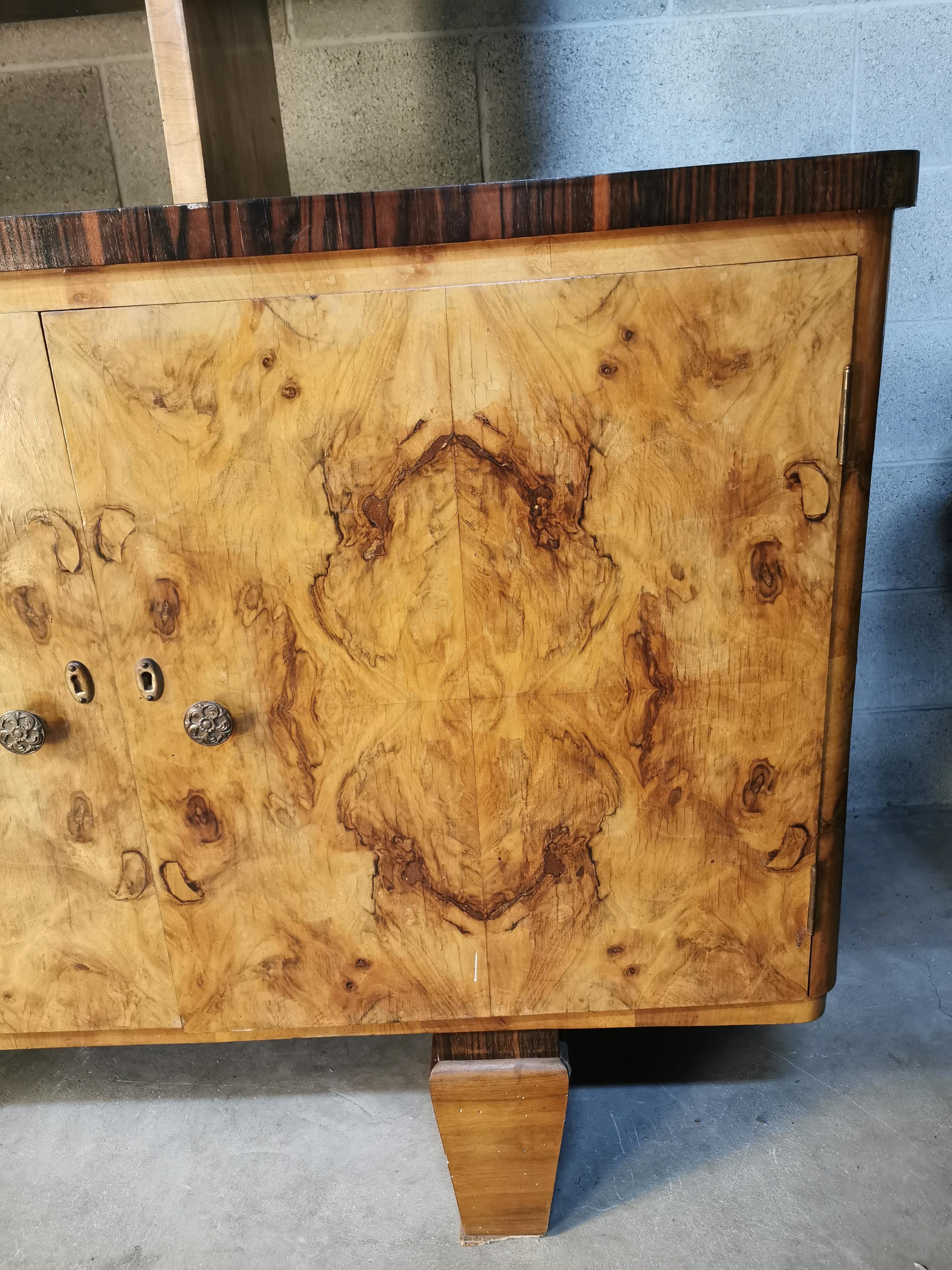 Art Deco Credenza Sideboard in Burl Wood circa 1920 Italy 2