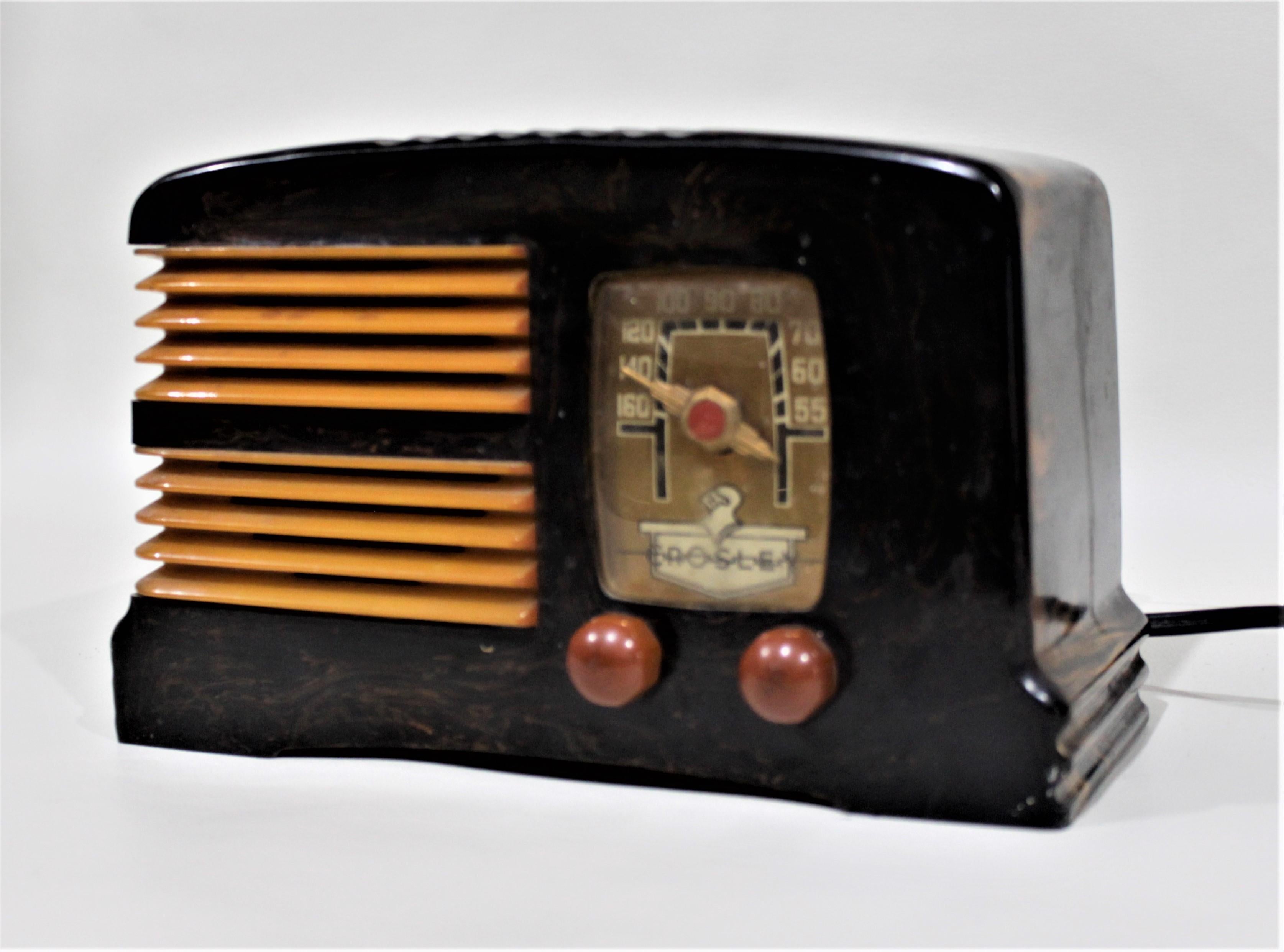 Art Deco Crosley Model G-1465 Black & Butterscotch Marbleized Catalin Radio In Good Condition In Hamilton, Ontario
