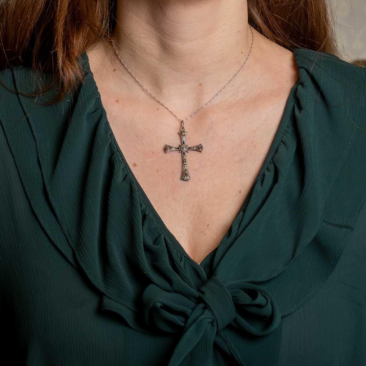 Taille ronde Croix Art déco avec diamants et saphirs en vente
