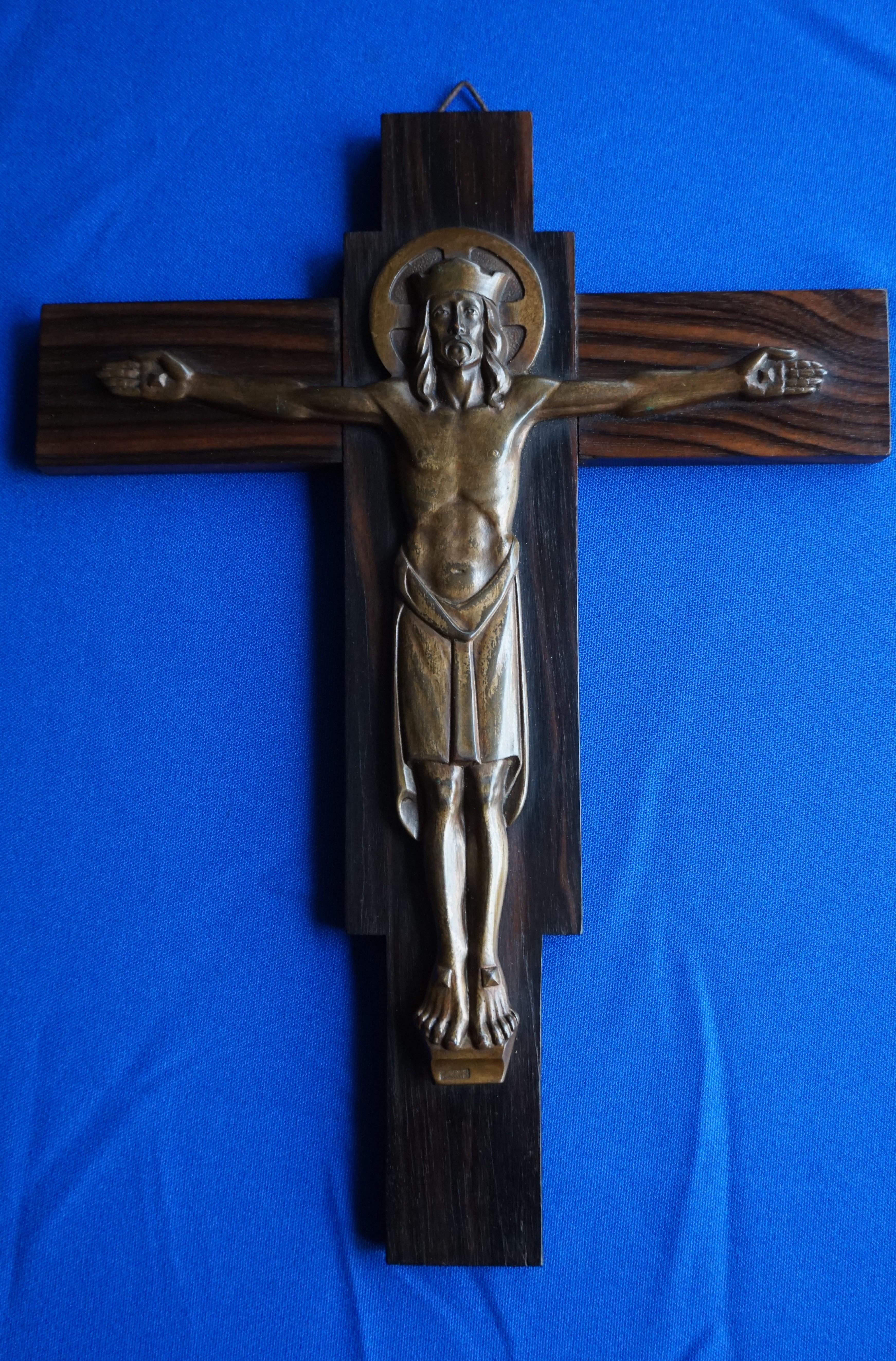 Art Deco Crucifix Depicting a Crowned Bronze Jesus On A Coromandel Wooden Cross For Sale 4
