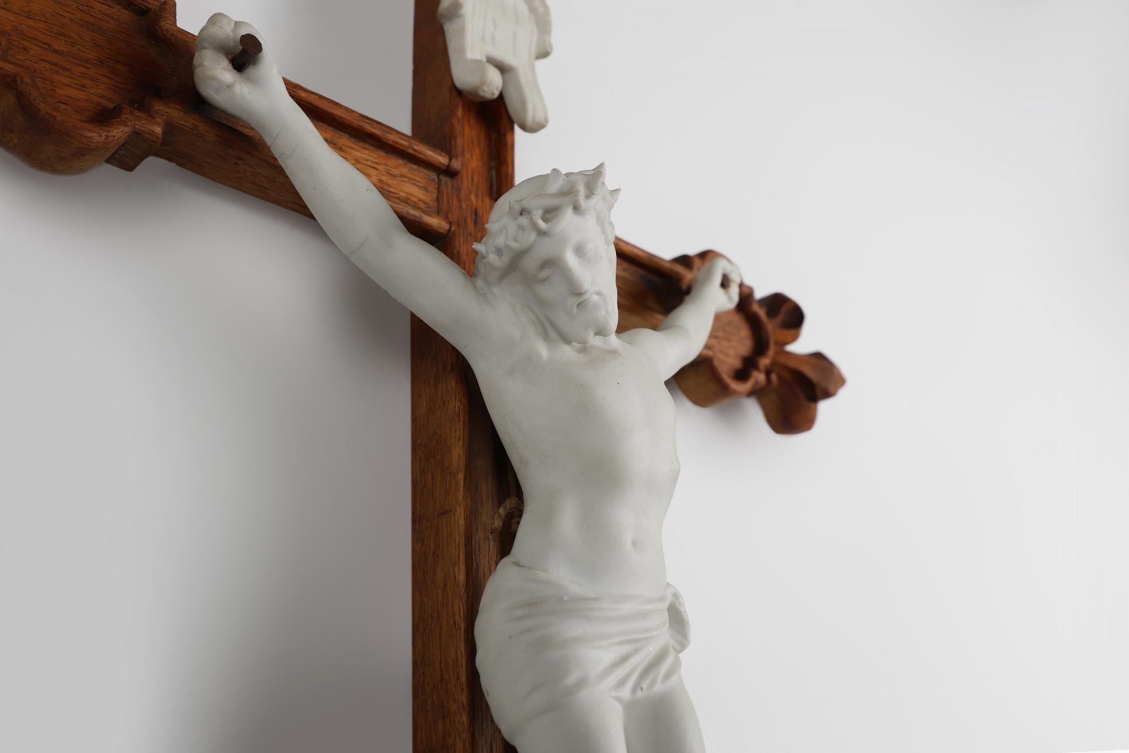 Porcelain Art Deco Crucifix in oak and porcelain, Belgium ca. 1930