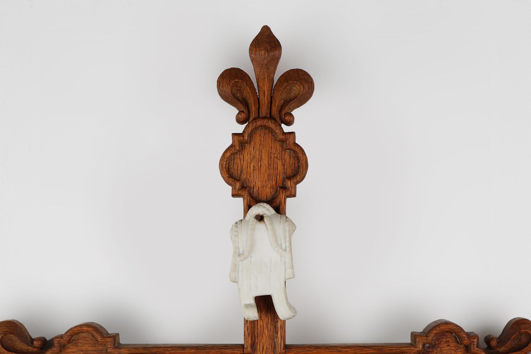Art Deco Crucifix in oak and porcelain, Belgium ca. 1930 2