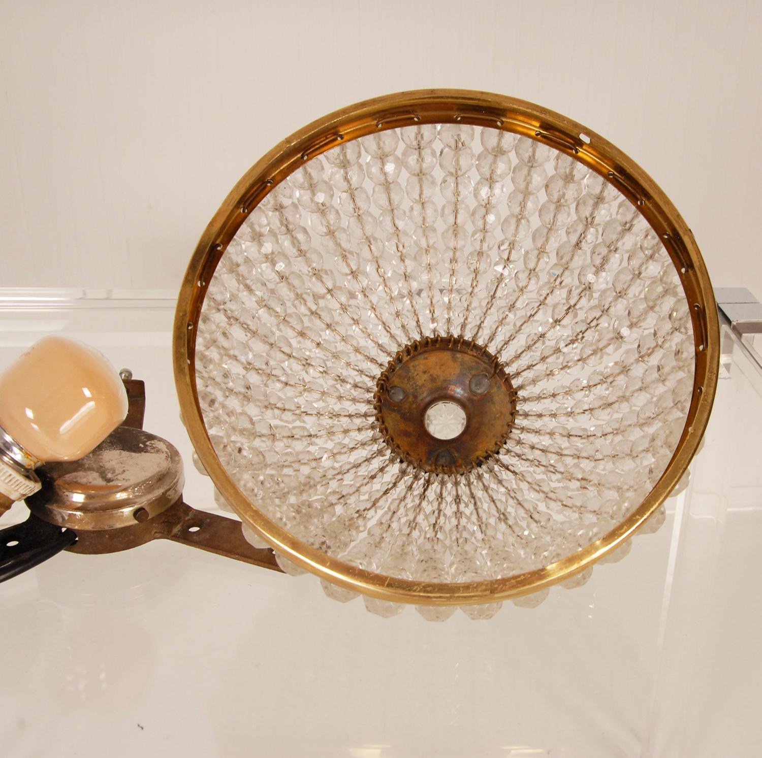 Art Deco Kristall und Gold vergoldetem Messing Flush Mount Deckenleuchte Kristall Perlen (20. Jahrhundert)