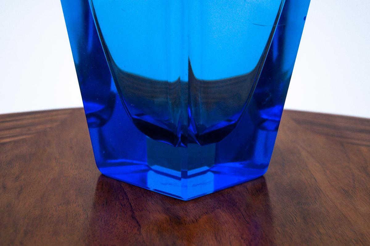 Blaue Kristallvase im Art-déco-Stil von Moser, 1930/40er Jahre (Art déco) im Angebot