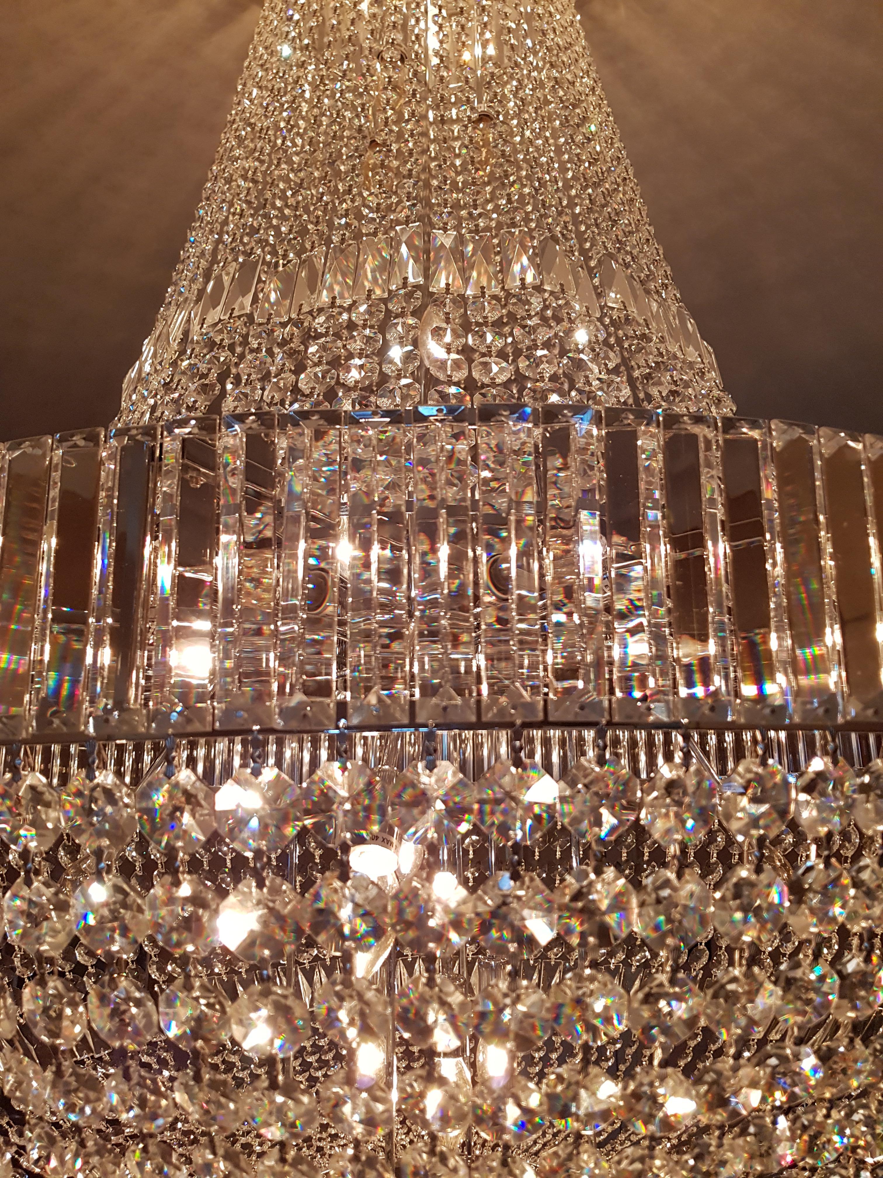 Art Deco Kristall-Kronleuchter Empire Sac a Perlen-Palastlampe Chrom im Zustand „Neu“ im Angebot in Berlin, DE