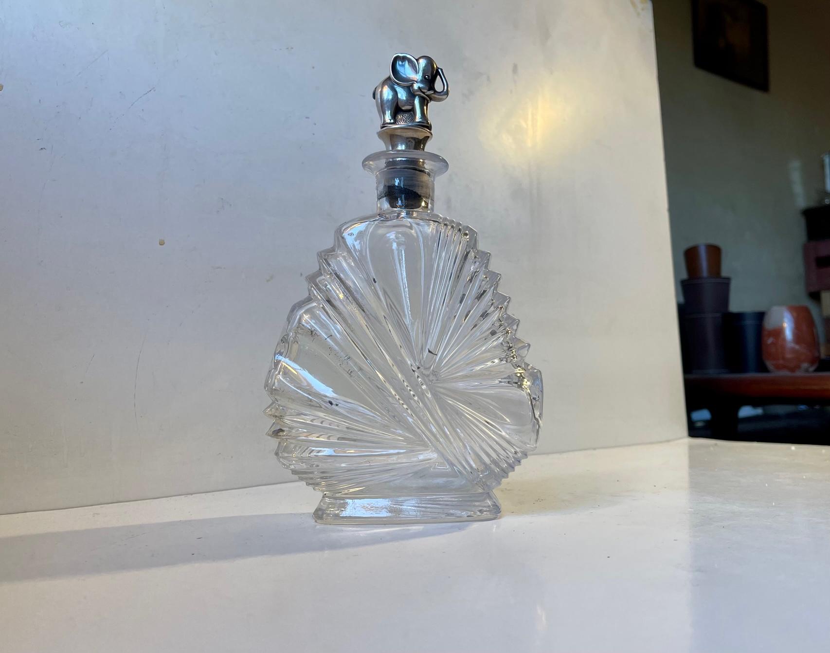 Stylish decanter in cut and polished lead crystal. Anonymous French or Belgian maker in the style of Baccarat. It comes with a baby elephant stopper in silver (indistinguishable hallmark and made by Scandinavian silversmith NS (not identified). The