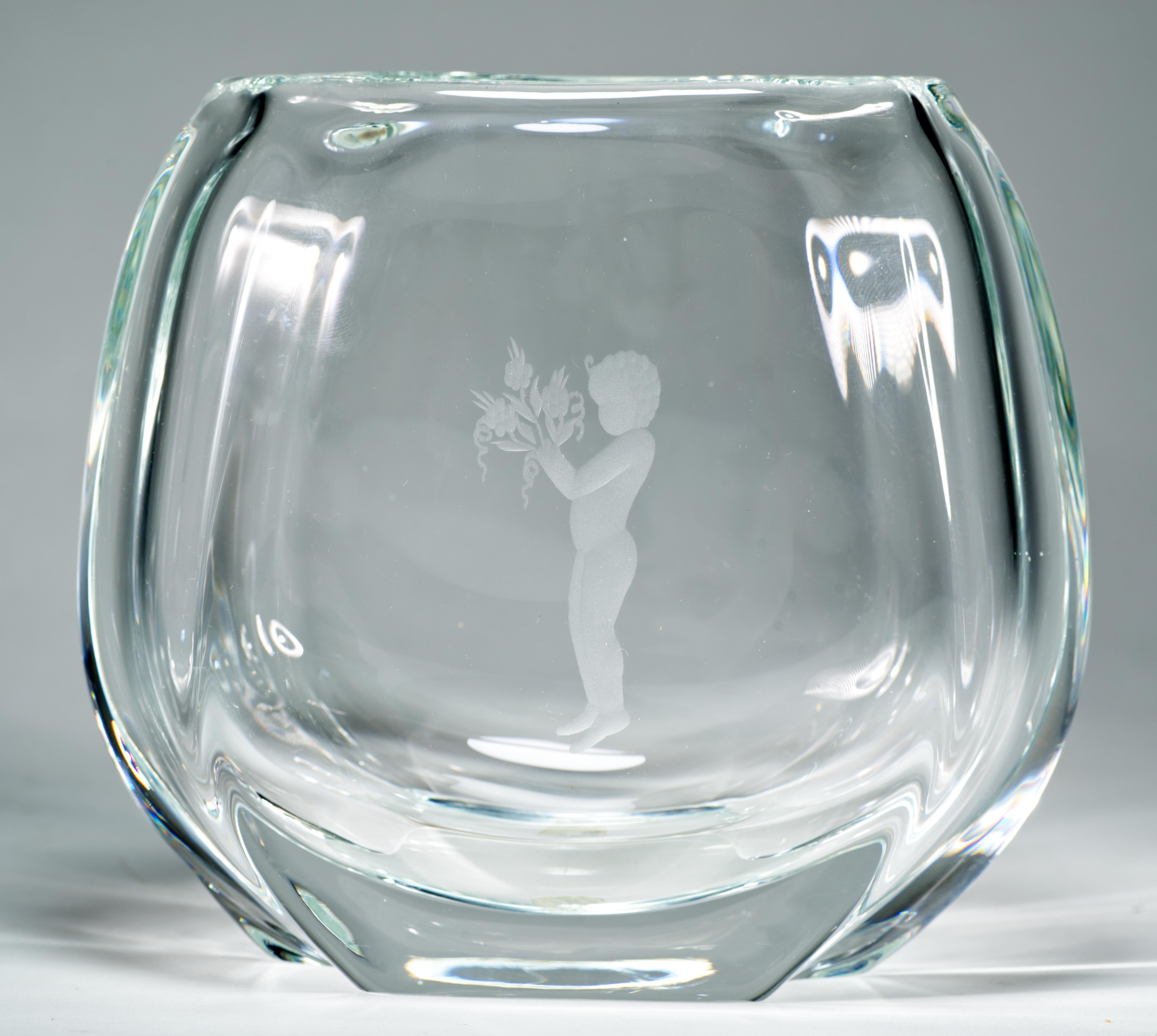 Art Deco Kristall Vase mit Gravur von Johansfors Schweden (Art déco) im Angebot