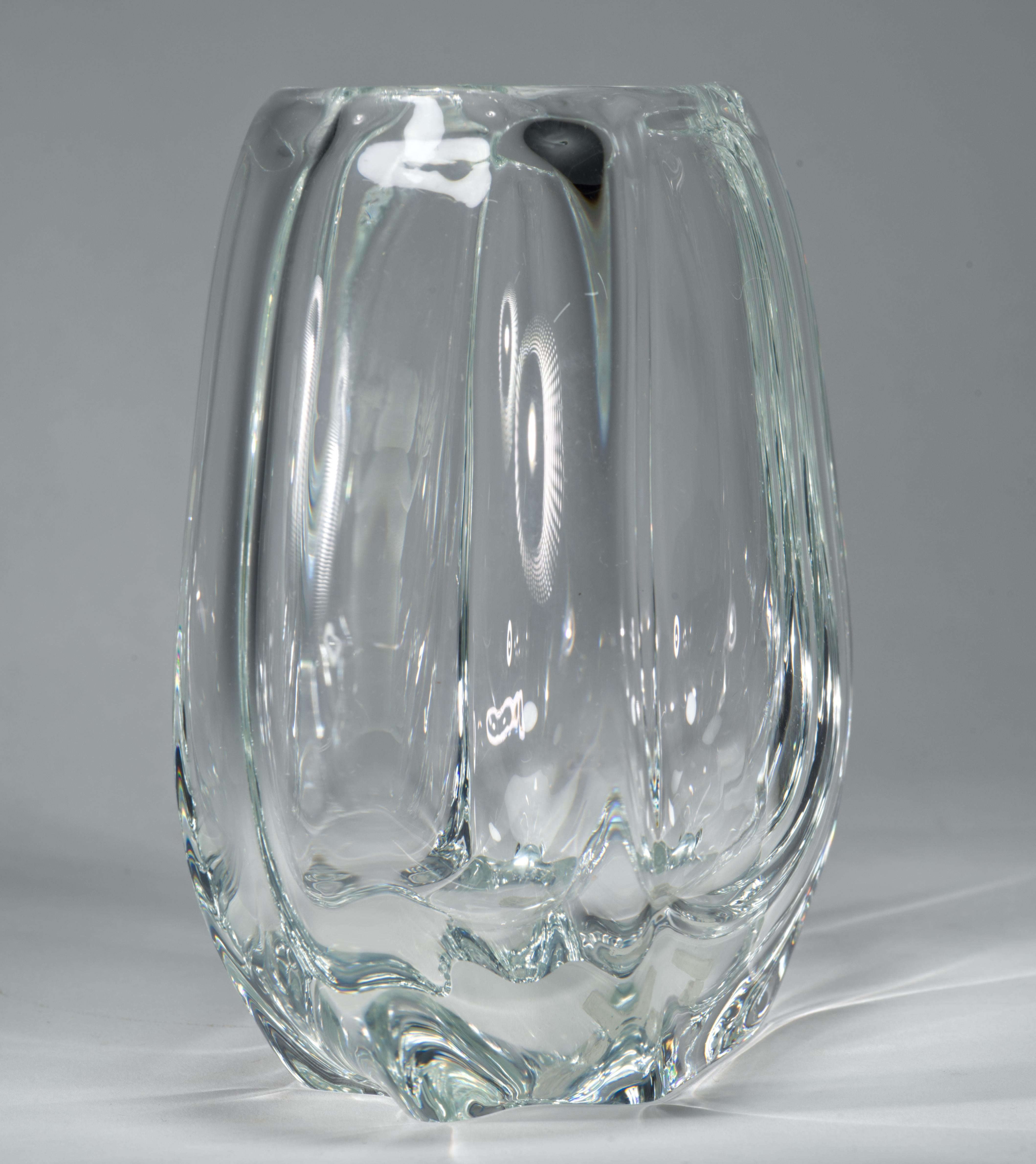 Art Deco Kristall Vase mit Gravur von Johansfors Schweden (Handgefertigt) im Angebot