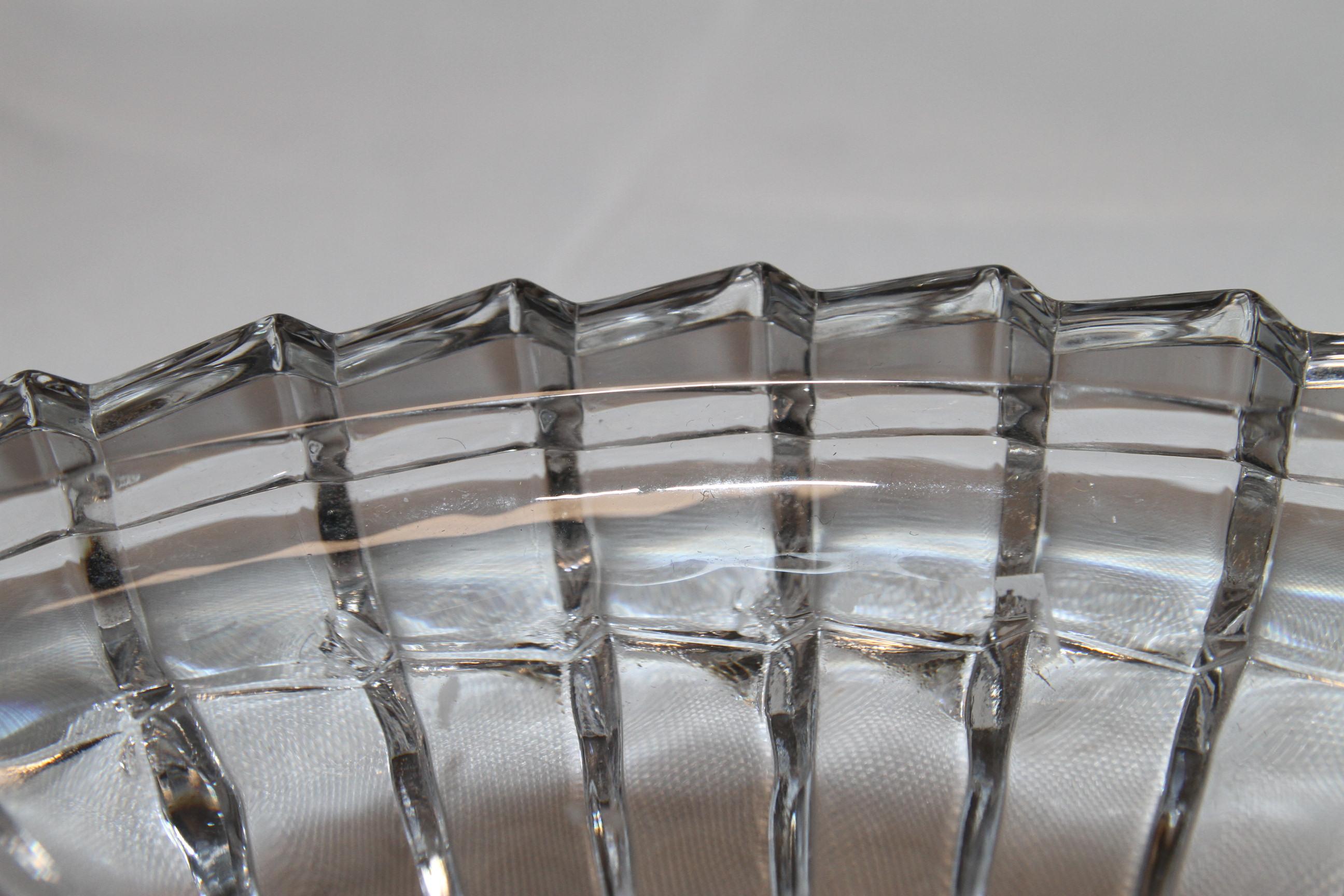 This is a beautiful pair of bookends!
Made from crystal and in the shape of fans, these bookends are must have for any room fancying Art Deco decor.  The crystal is cut so that the light embraces them.