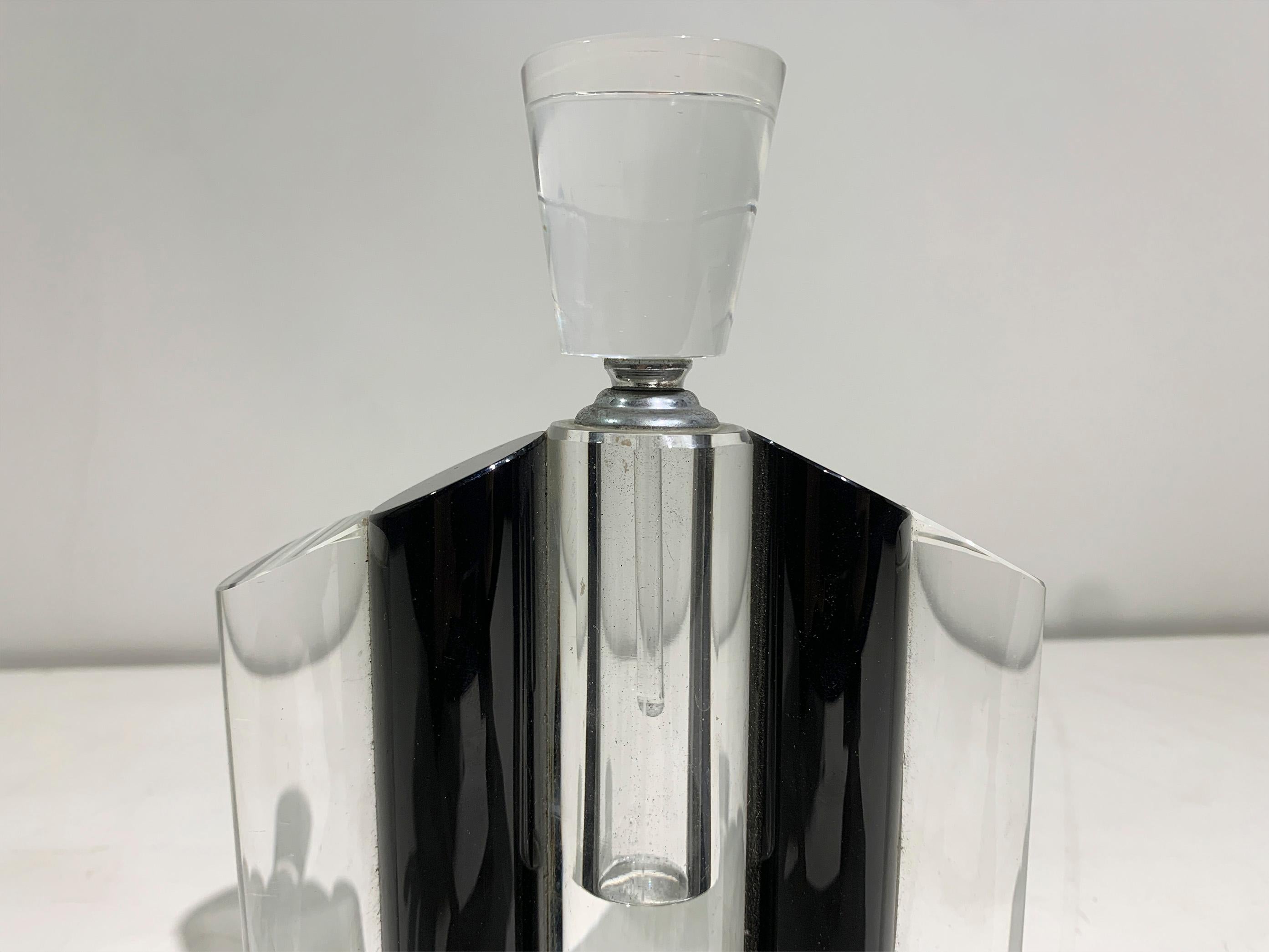 Bottiglia di profumo Art Deco in cristallo, trasparente e nero, 1920 circa in vendita 2