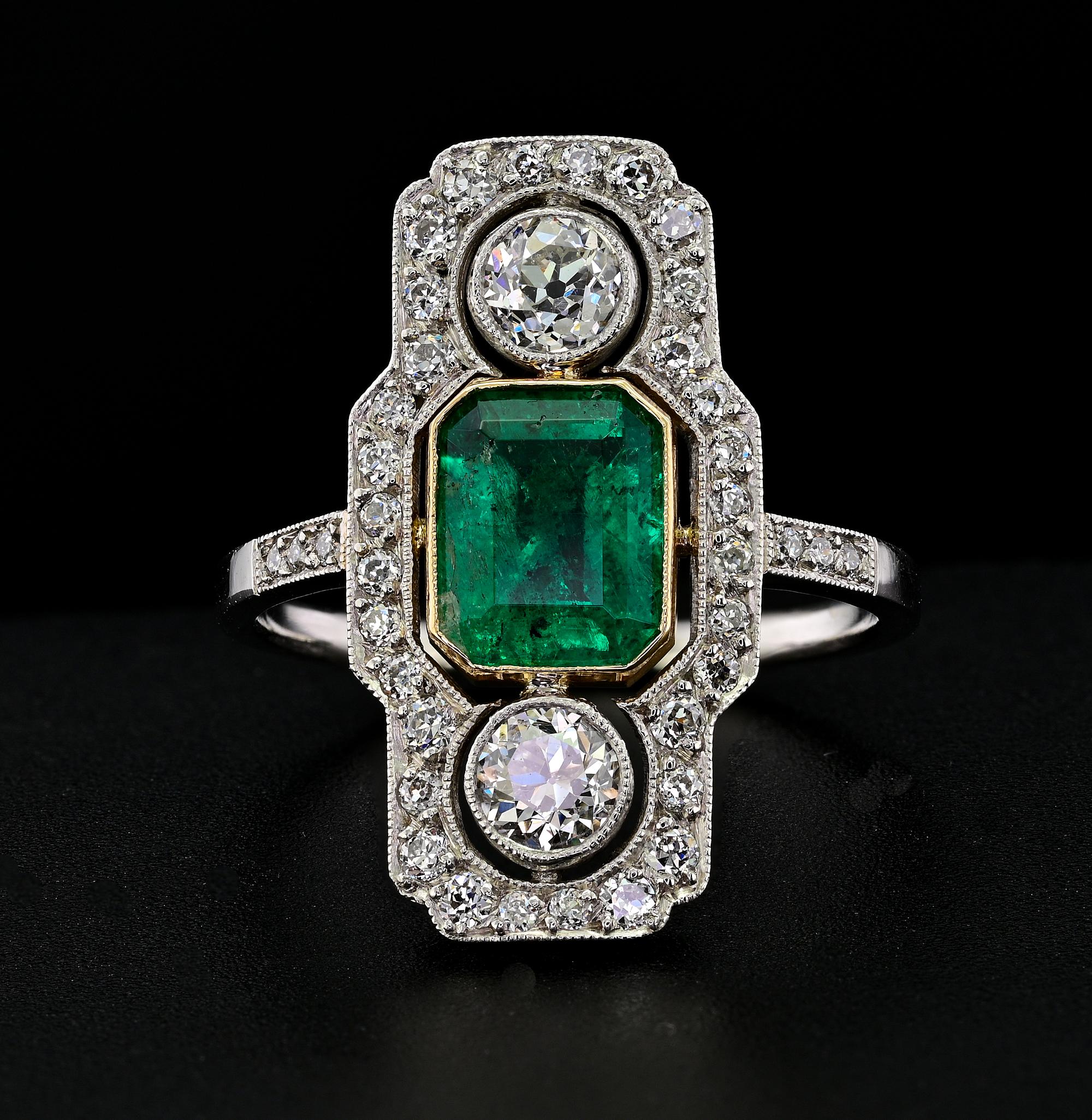 This outstanding Art Deco ring is 1920 circa
Hand crafted in a stunning sophisticate design of solid Platinum
The ring is modeled in geometric panel shape as epitome of the Art Deco elegance
Centrally set with a vibrant Blue Green Colombian Emerald,