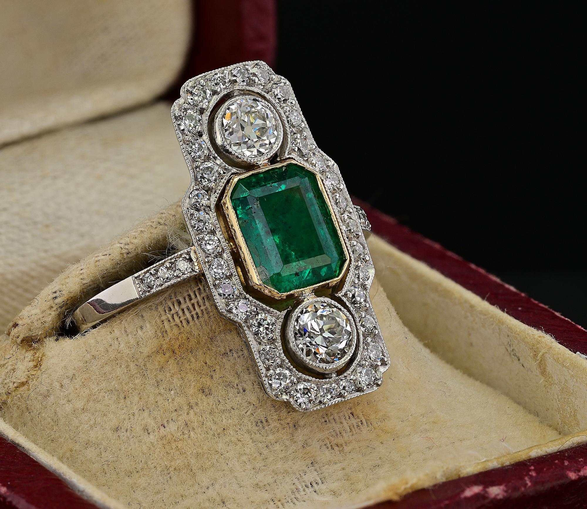 Women's Art Deco Ct 1.32 Colombian Emerald Diamond Platinum Ring For Sale