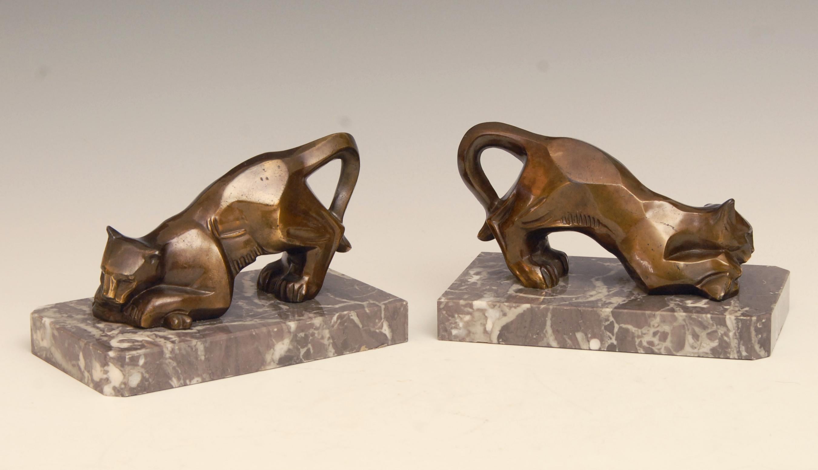 Superb pair of French Art Deco cubist bronze panther bookends on grey marble bases.
Original 1930s, i can add new green felt to the bottoms if required.
Very heavy, weighing about 4 lbs each.

Price includes free shipping to anywhere in the