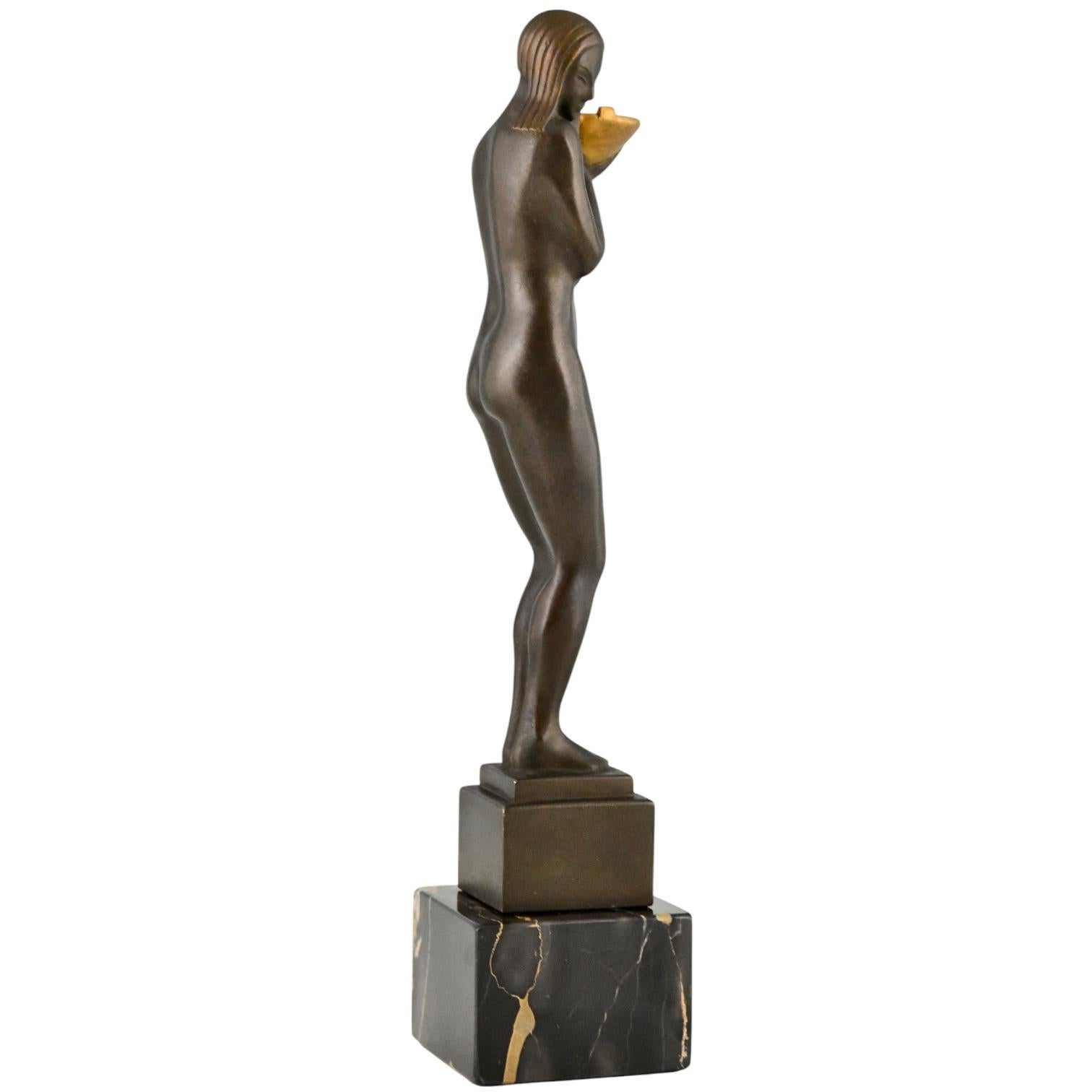 Francese Scultura cubista in bronzo con vassoio di F. Guiraud Francia 1925 in vendita