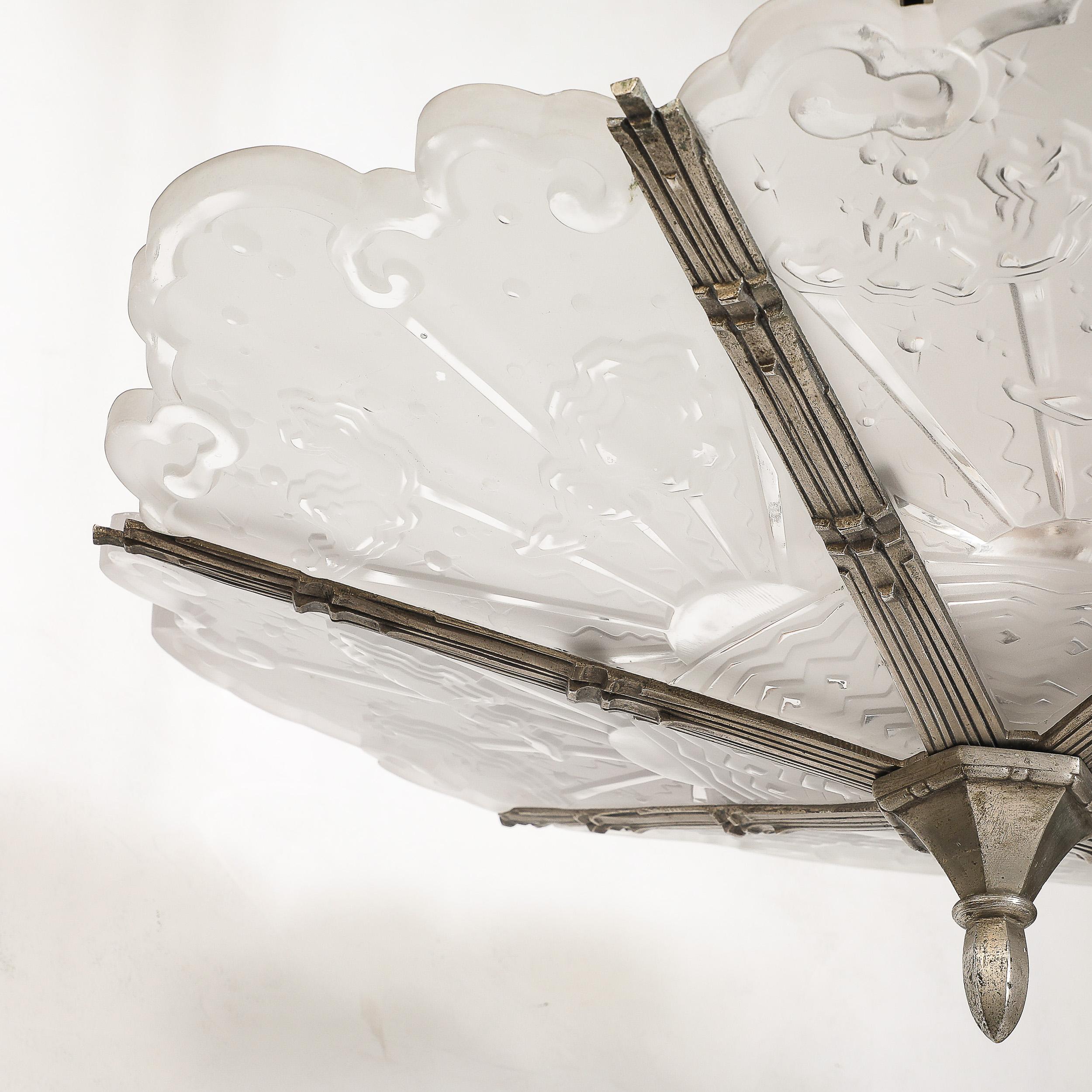 Art Deco Kubistisches Wolkenmotiv Geformtes & mattiertes Glas Anhänger signiert Muller Freres im Angebot 4