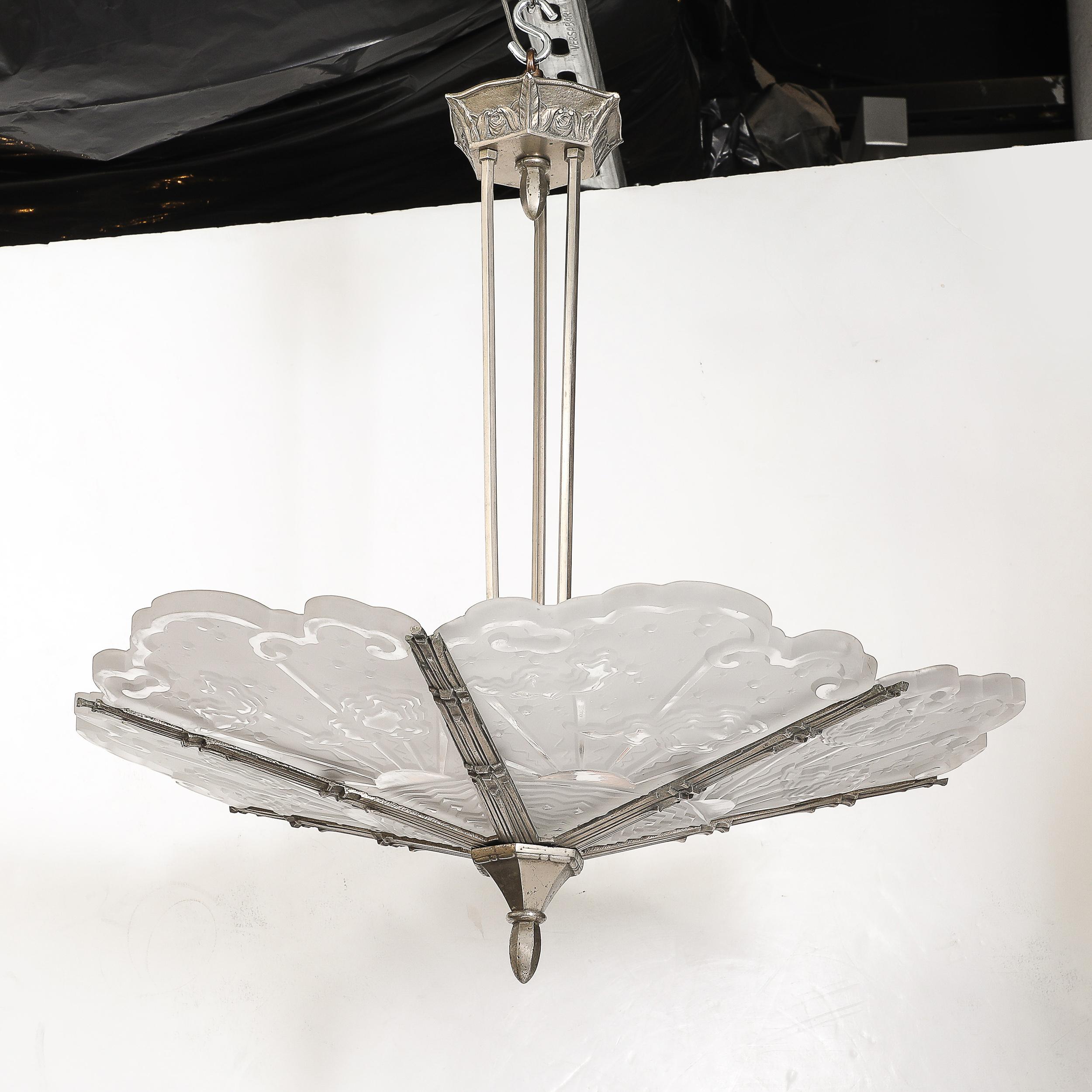 Art Deco Kubistisches Wolkenmotiv Geformtes & mattiertes Glas Anhänger signiert Muller Freres im Angebot 2