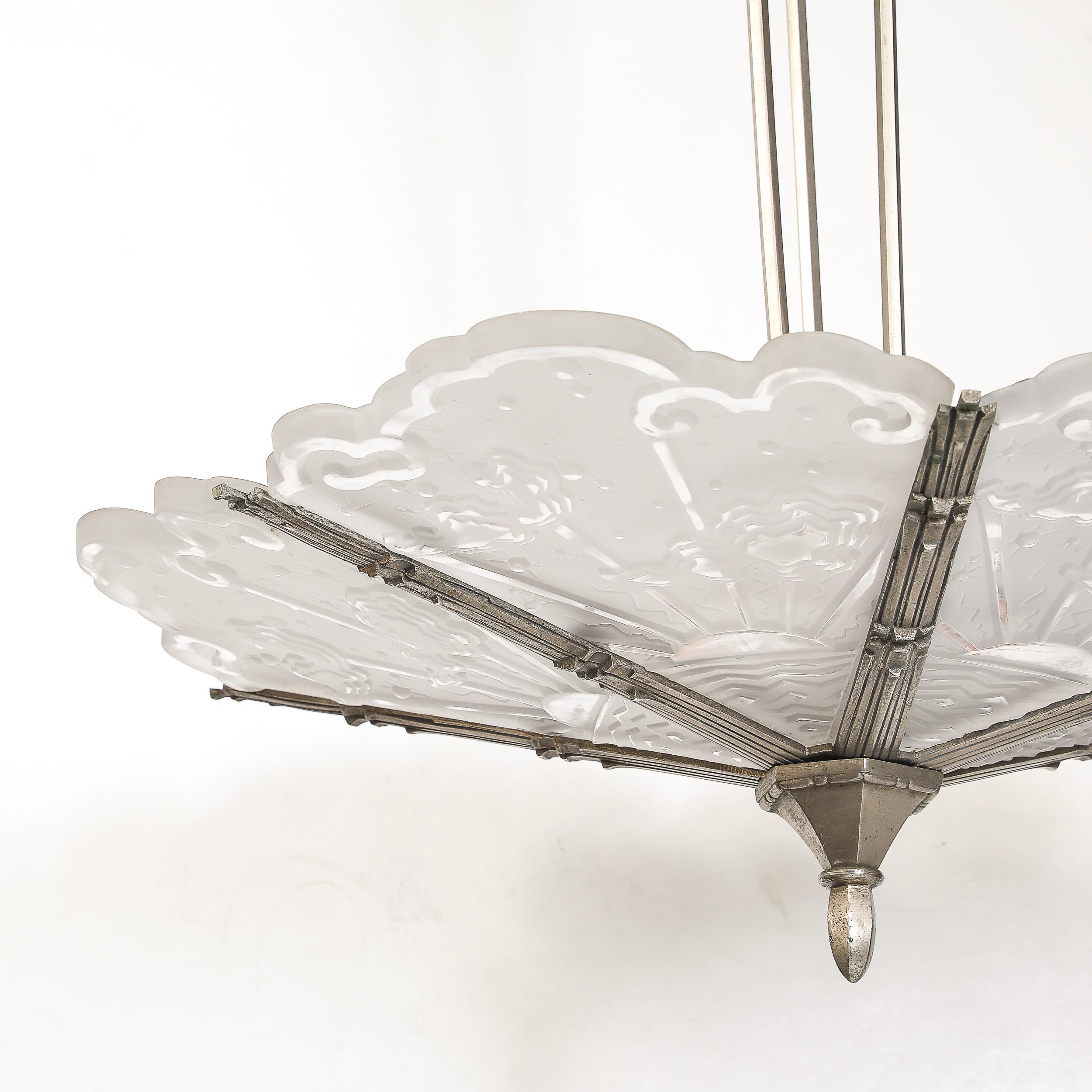 Art Deco Kubistisches Wolkenmotiv Geformtes & mattiertes Glas Anhänger signiert Muller Freres im Angebot 3