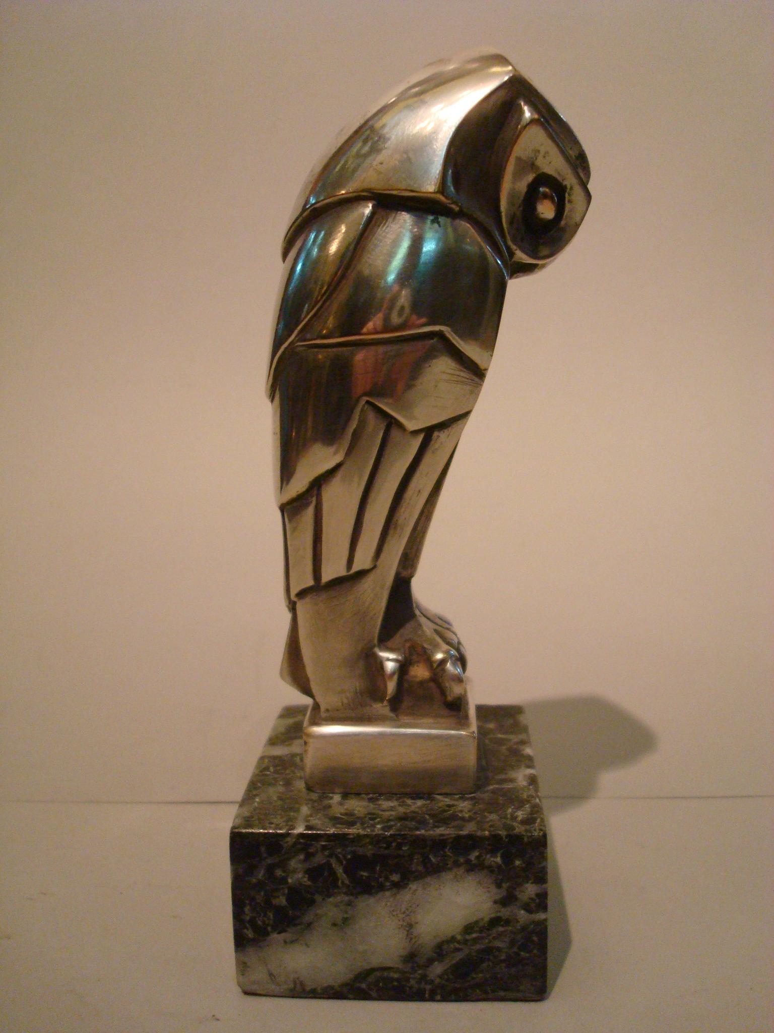 Art Deco, Cubist Edouard-Marcel Sandoz Owl - Hibou Bronze Car Mascot - Mascotte Automobile - Automobilia
Edouard Marcel Sandoz (1881-1971) Owl - Hibou silver plated bronze car mascot, hood ornament. Also used as paperweight. Mounted over a marble