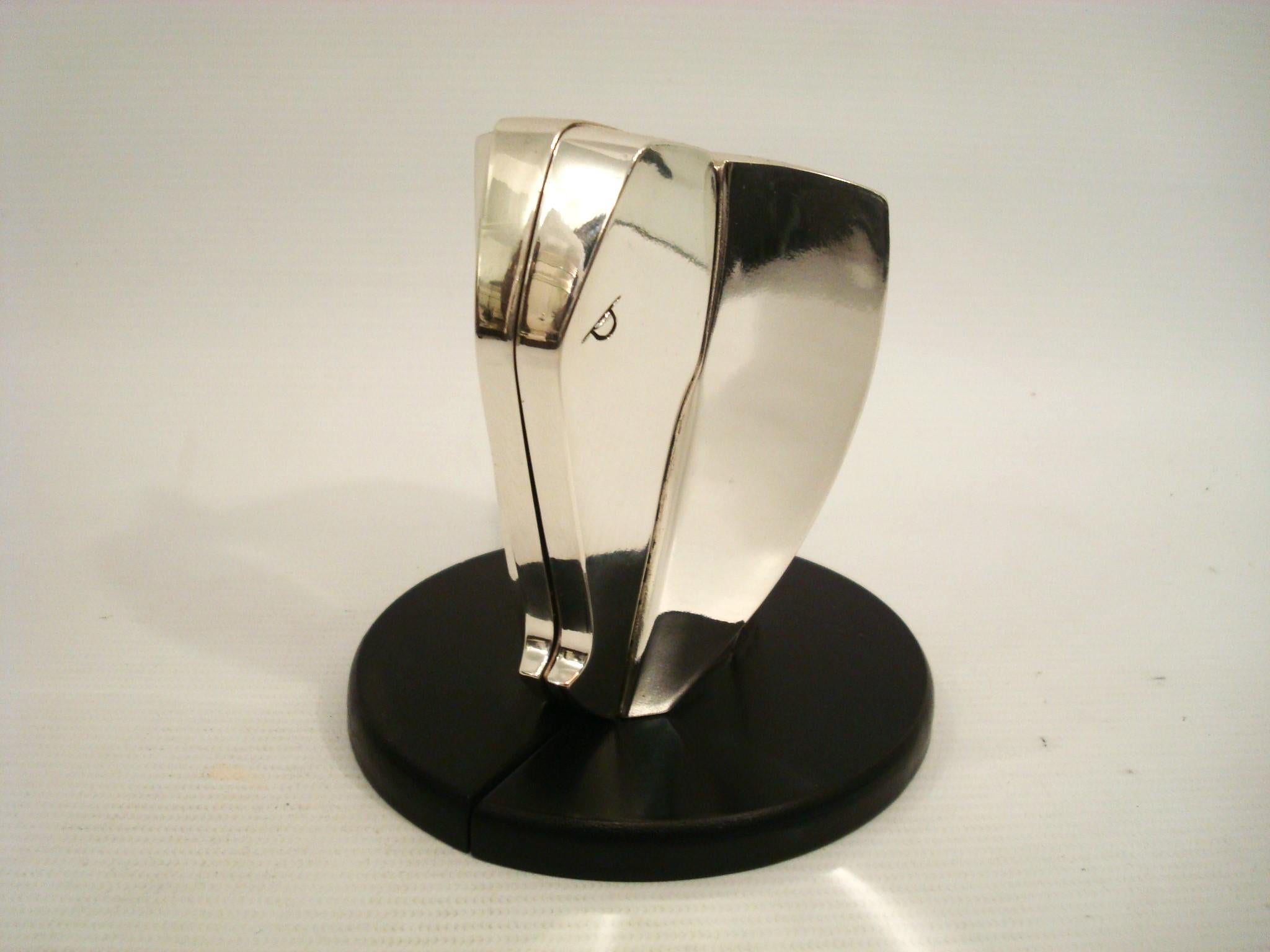 Art Deco / Cubist Pierre Cardin Bookends Silver Elephants Black Base Design, 1980

Pierre Cardin bookend silver elephants black base design, 1980.

We have specialized in the sale of Art Deco and Art Nouveau and Vintage styles since 1995. If you