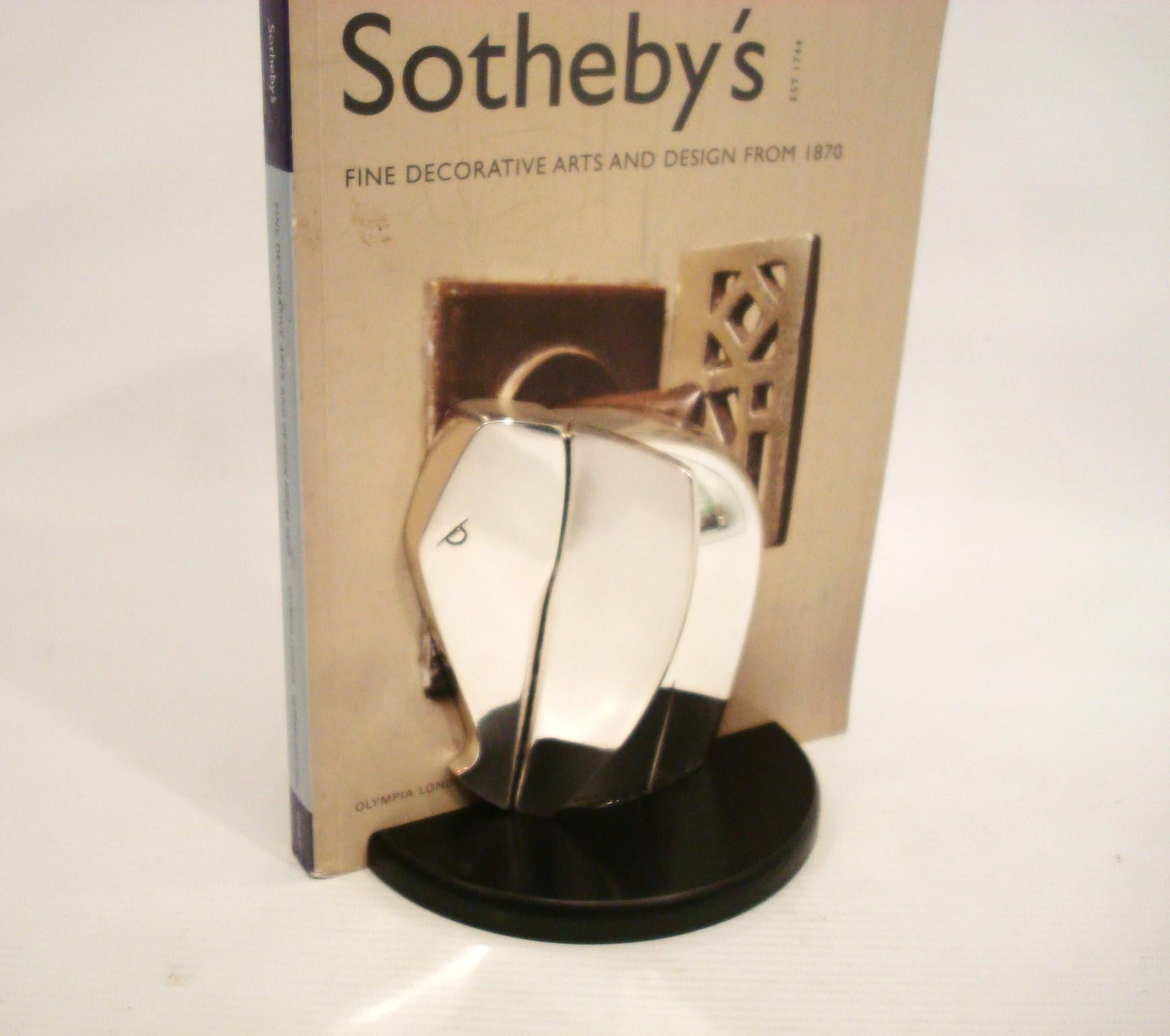 Art Deco / Cubist Pierre Cardin Bookends Silver Elephants Black Base, 1980 In Good Condition For Sale In Buenos Aires, Olivos