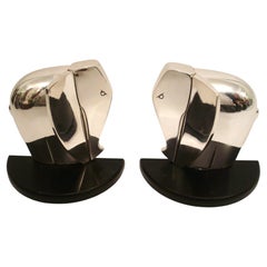 Art Deco / Kubistische Pierre Cardin Buchstützen Silber Elefanten Schwarzer Sockel, 1980