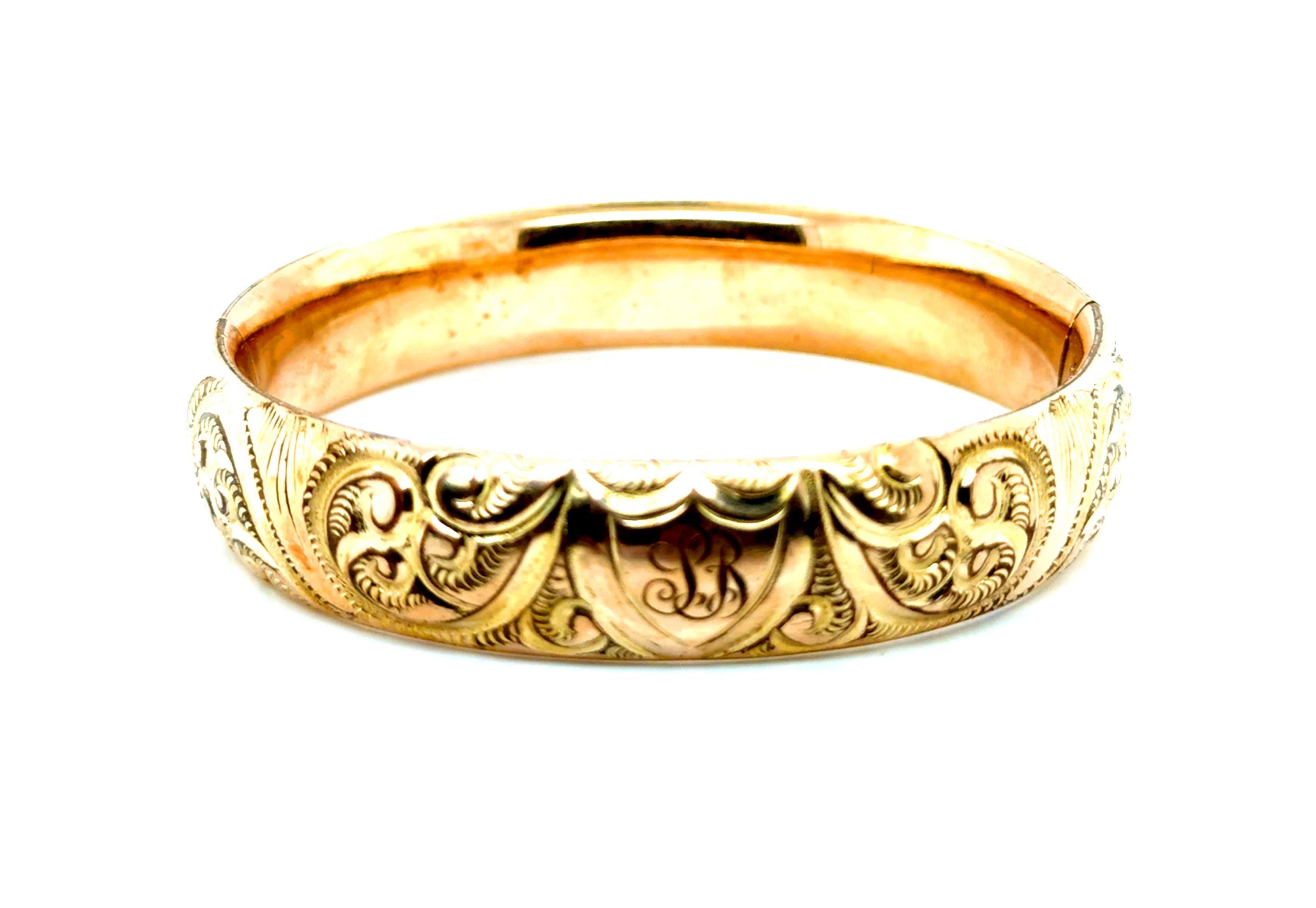 Bracciale Bangle Art Deco in oro 14 carati con conchiglia antica incisa originale 1930
