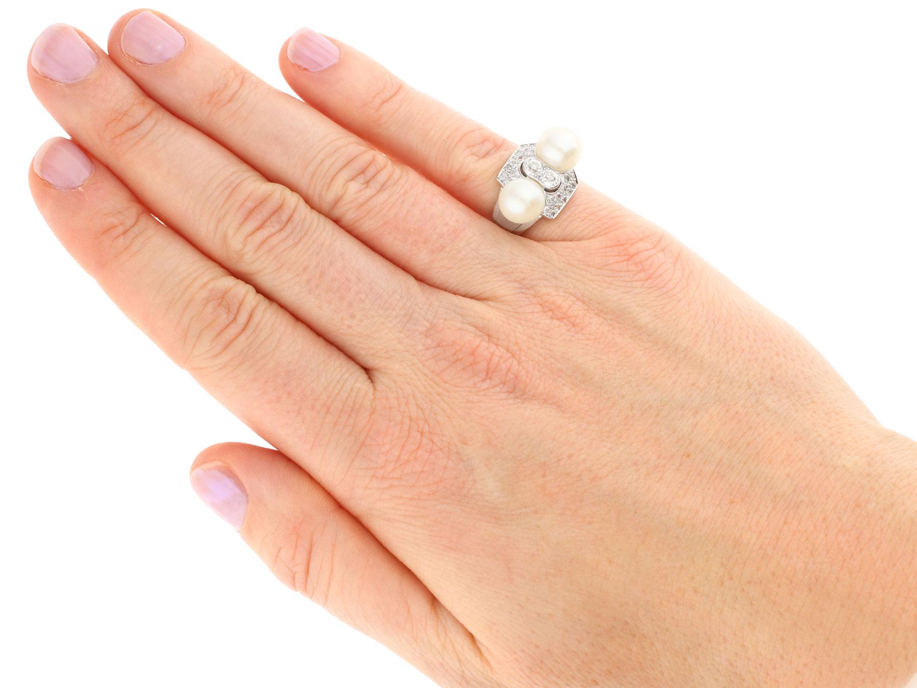 Bague cocktail Art déco en or blanc, perles de culture et diamants en vente 1