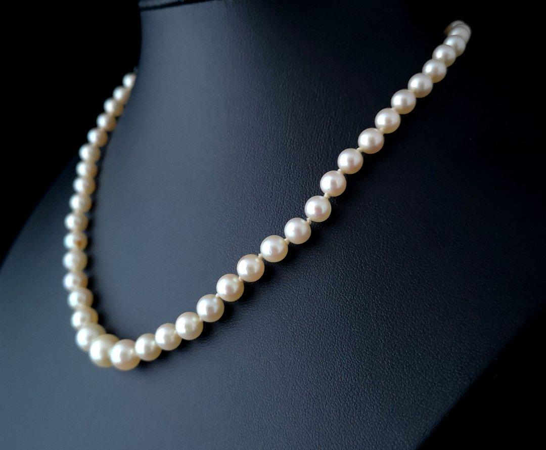 Art Deco Cultured Pearl Necklace, 14 Karat White Gold and Diamond Clasp 4