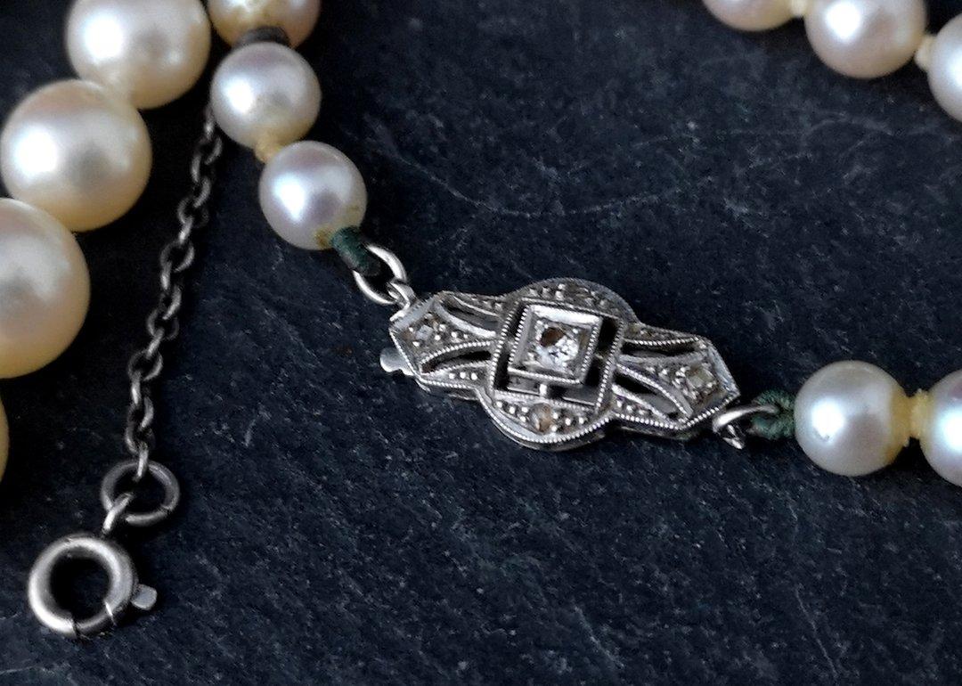 Art Deco Cultured Pearl Necklace, 14 Karat White Gold and Diamond Clasp 6